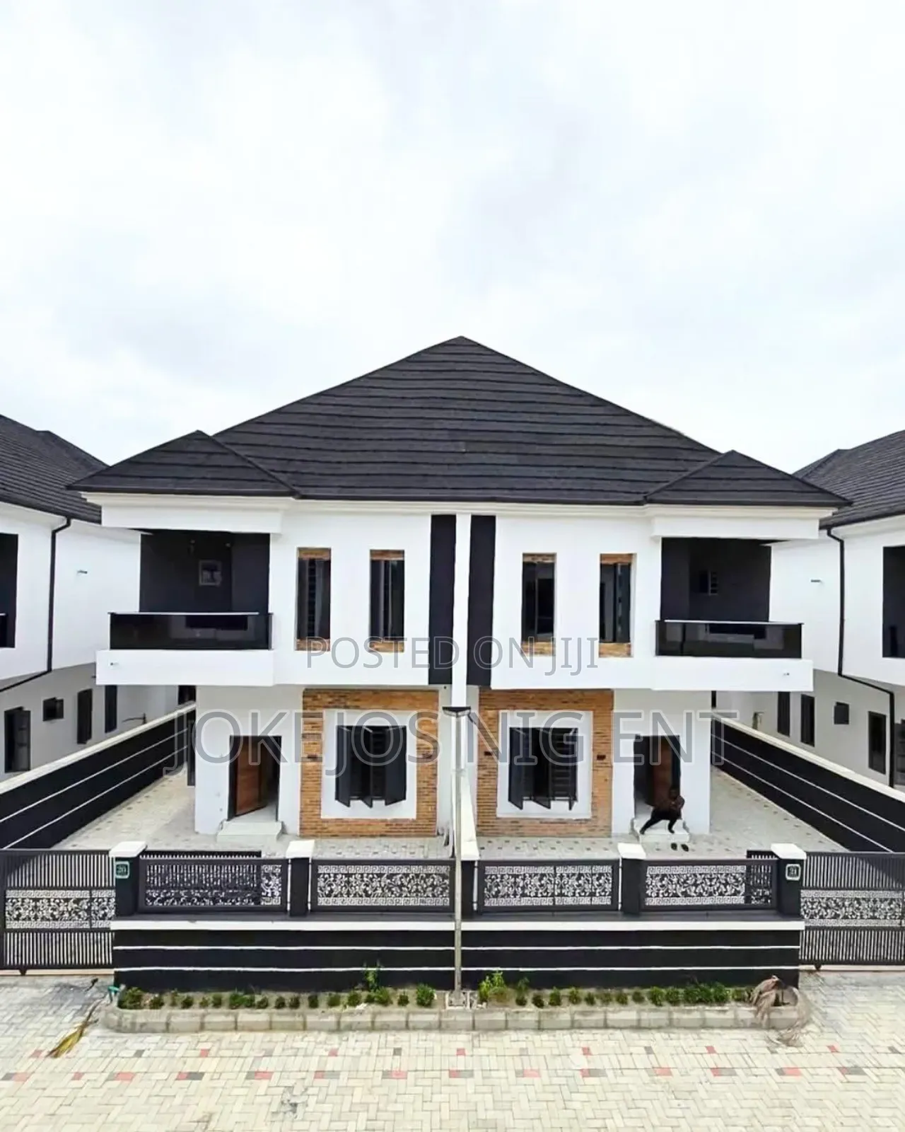 4bdrm Duplex in Orchid, Chevron for sale