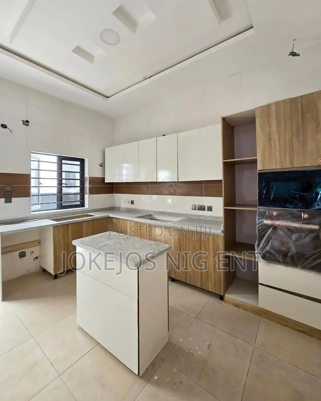 4bdrm Duplex in Orchid, Chevron for sale
