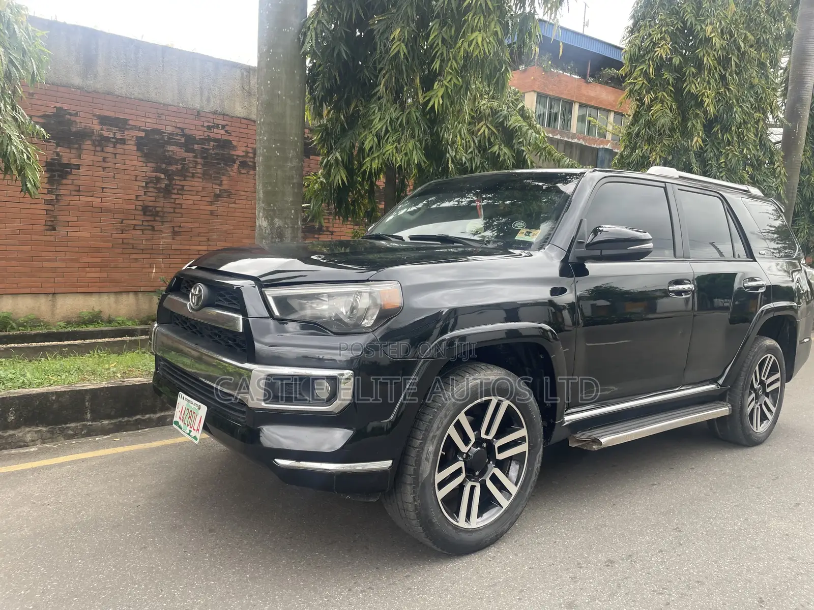Toyota 4-Runner SR5 4WD 2012 Black