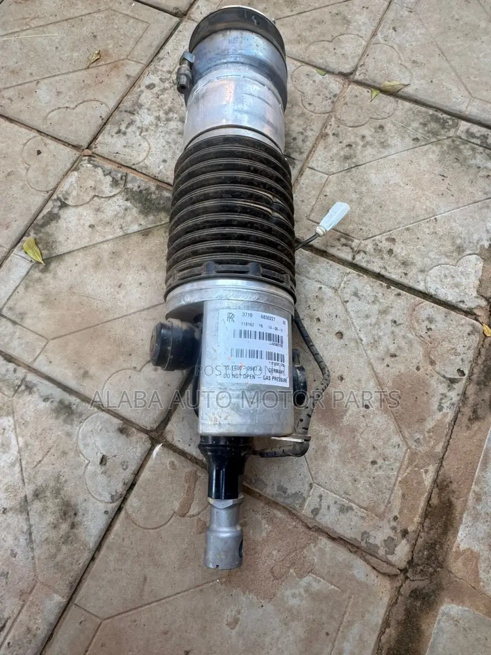 Mercedes Benz Underneath, Bumper and Shock