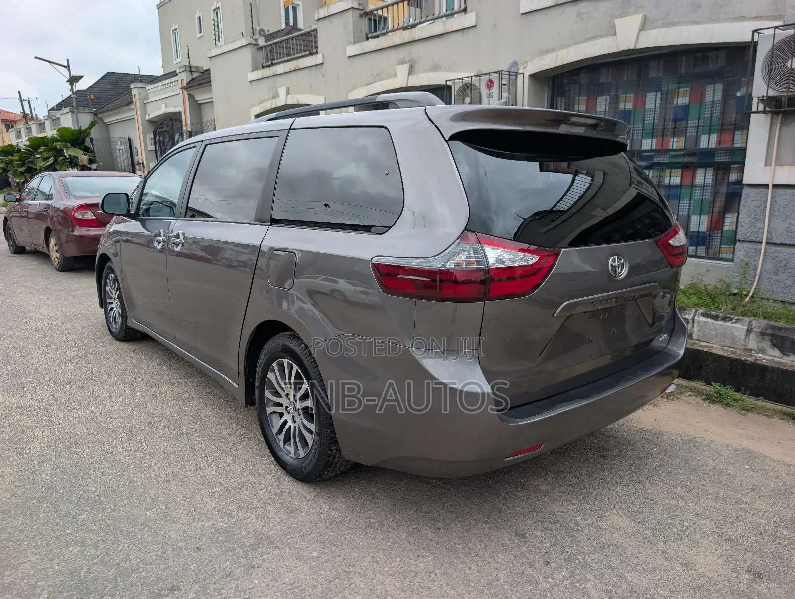 Toyota Sienna XLE Mobility Auto Access (3.5L 6cyl 8A) 2018 Gray