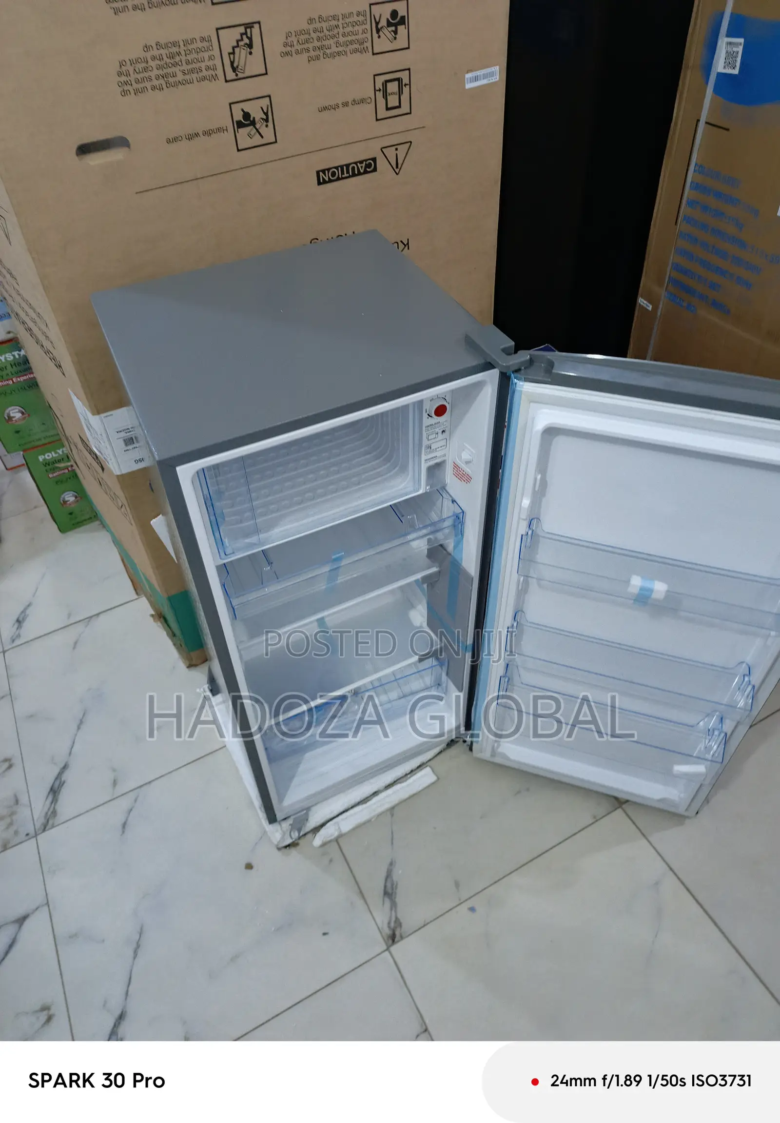 Compact & Efficient Skyrun Fridge 160l – For Daily Use
