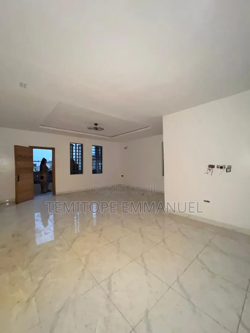 Furnished 5bdrm Duplex in Lekki, Phase 1 for sale