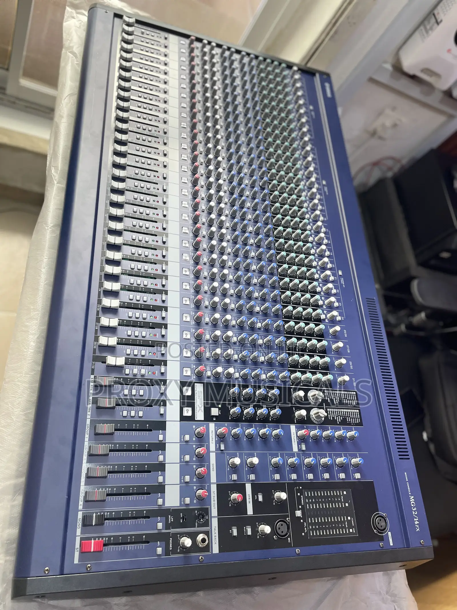 Yamaha 32 Channels Mixer