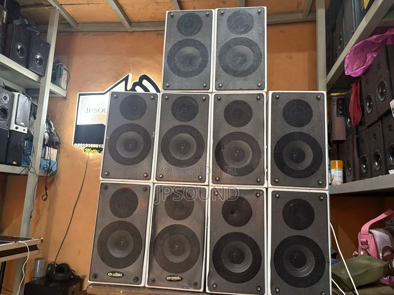 London  Use Studio Monitor