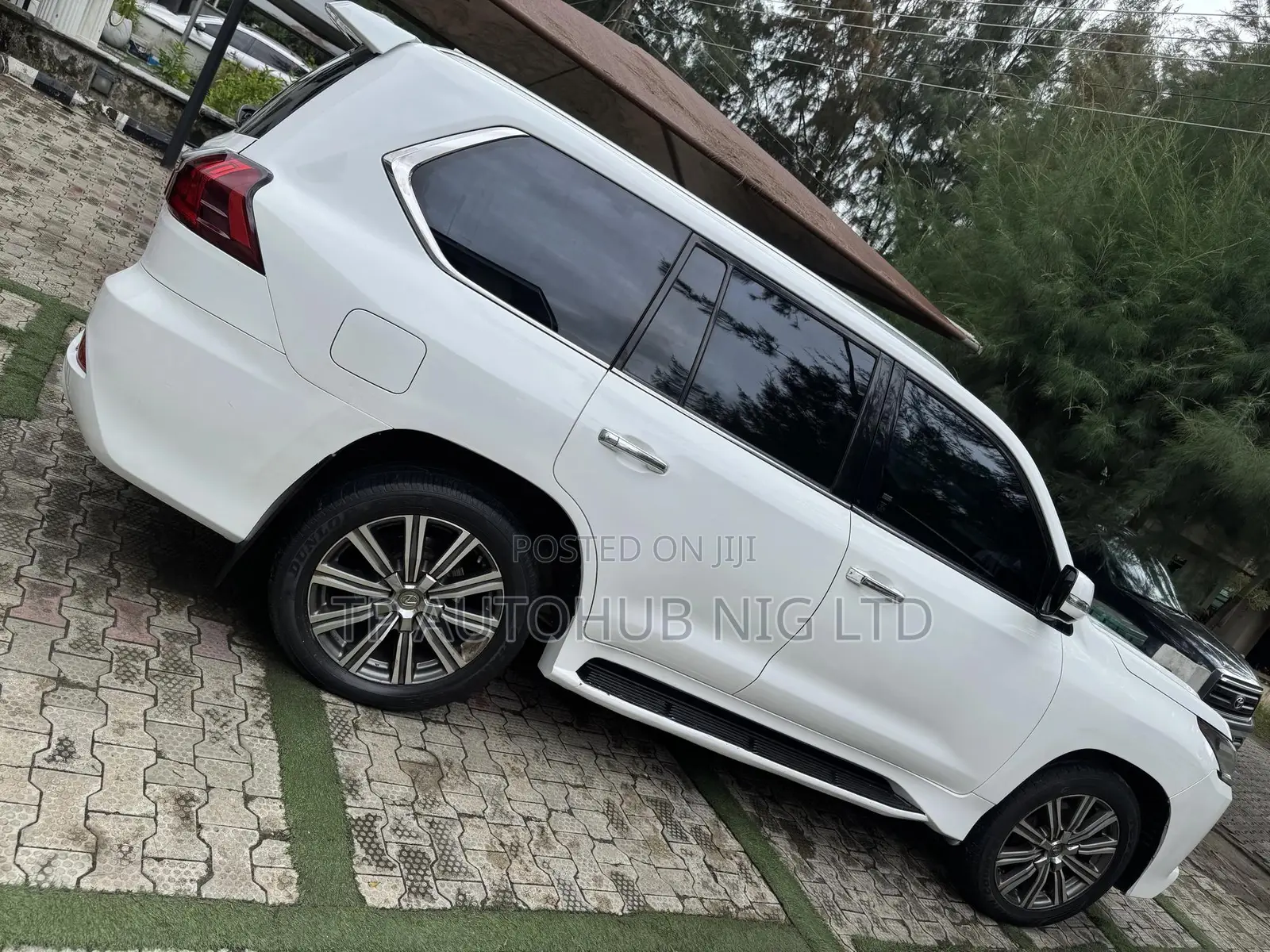 Lexus LX 570 (5 seats) AWD 2017 White