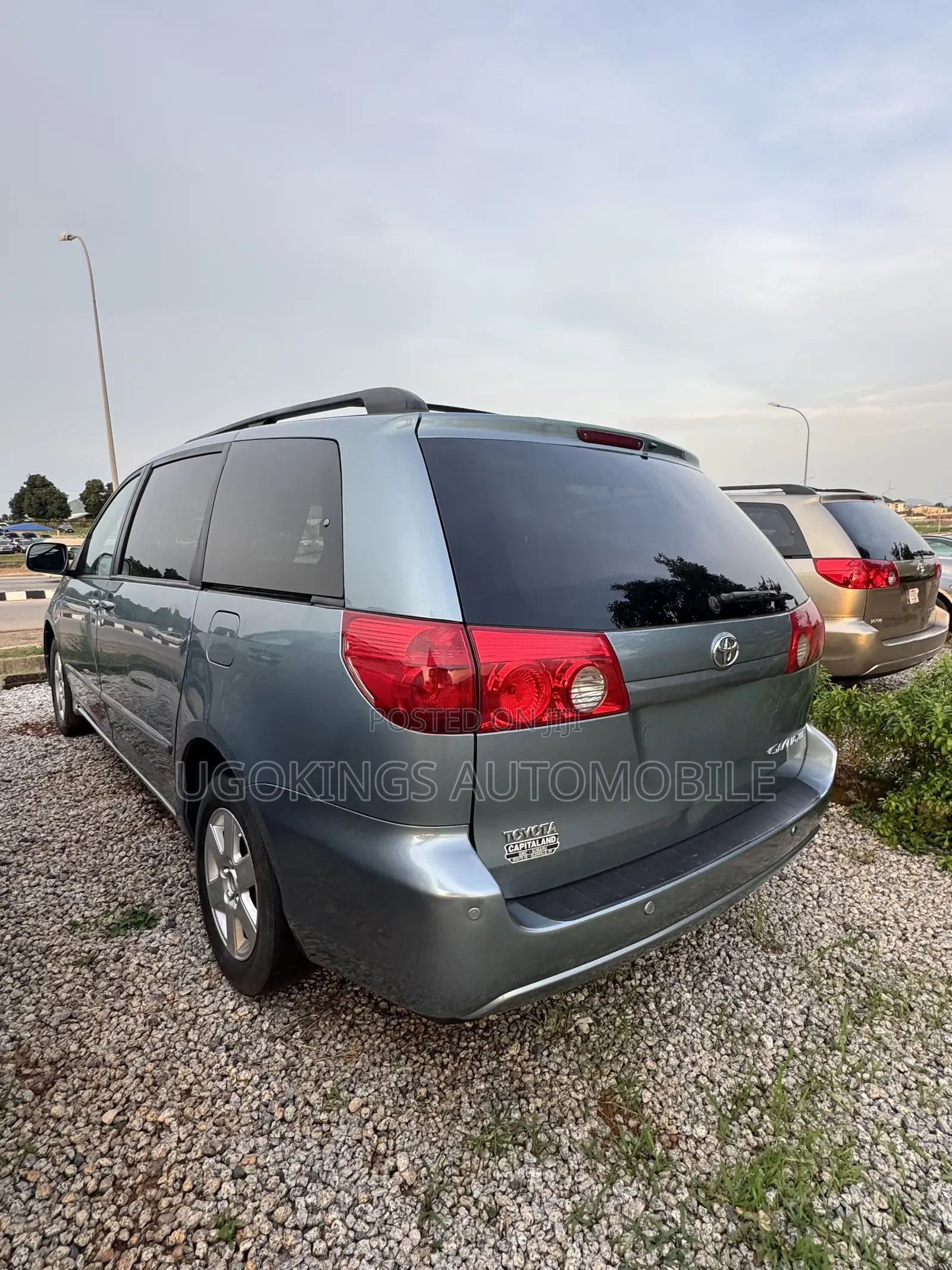 Toyota Sienna XLE 7 Passenger 2010
