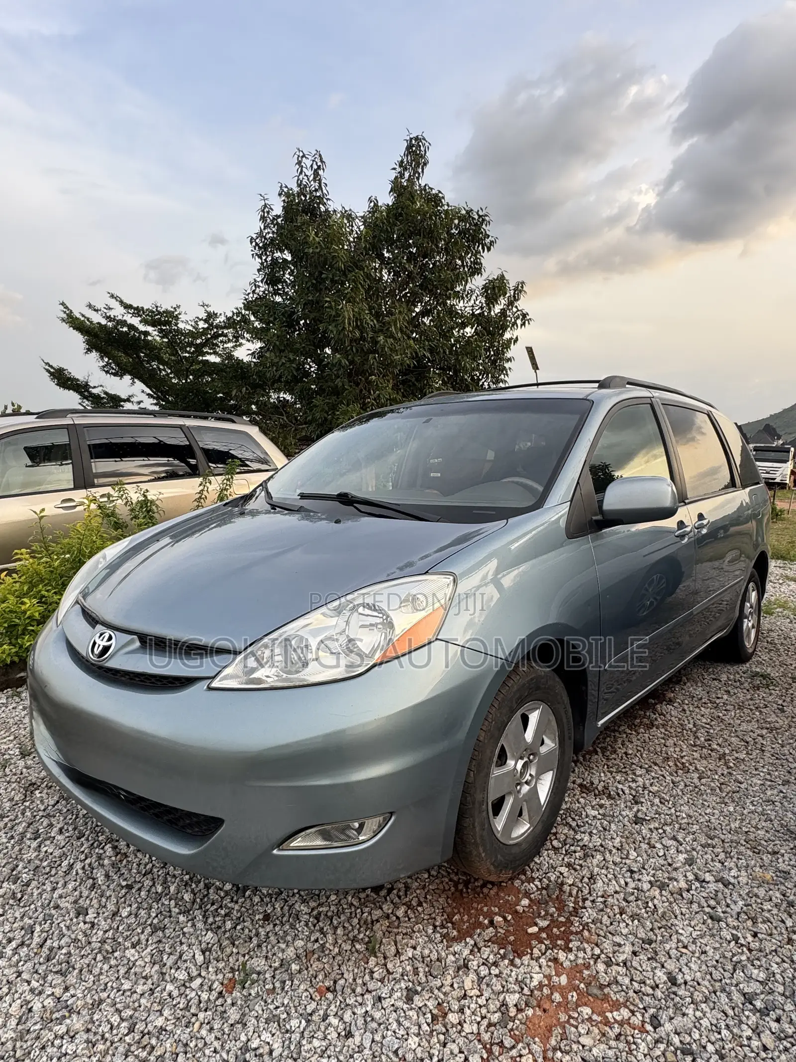 Toyota Sienna XLE 7 Passenger 2010