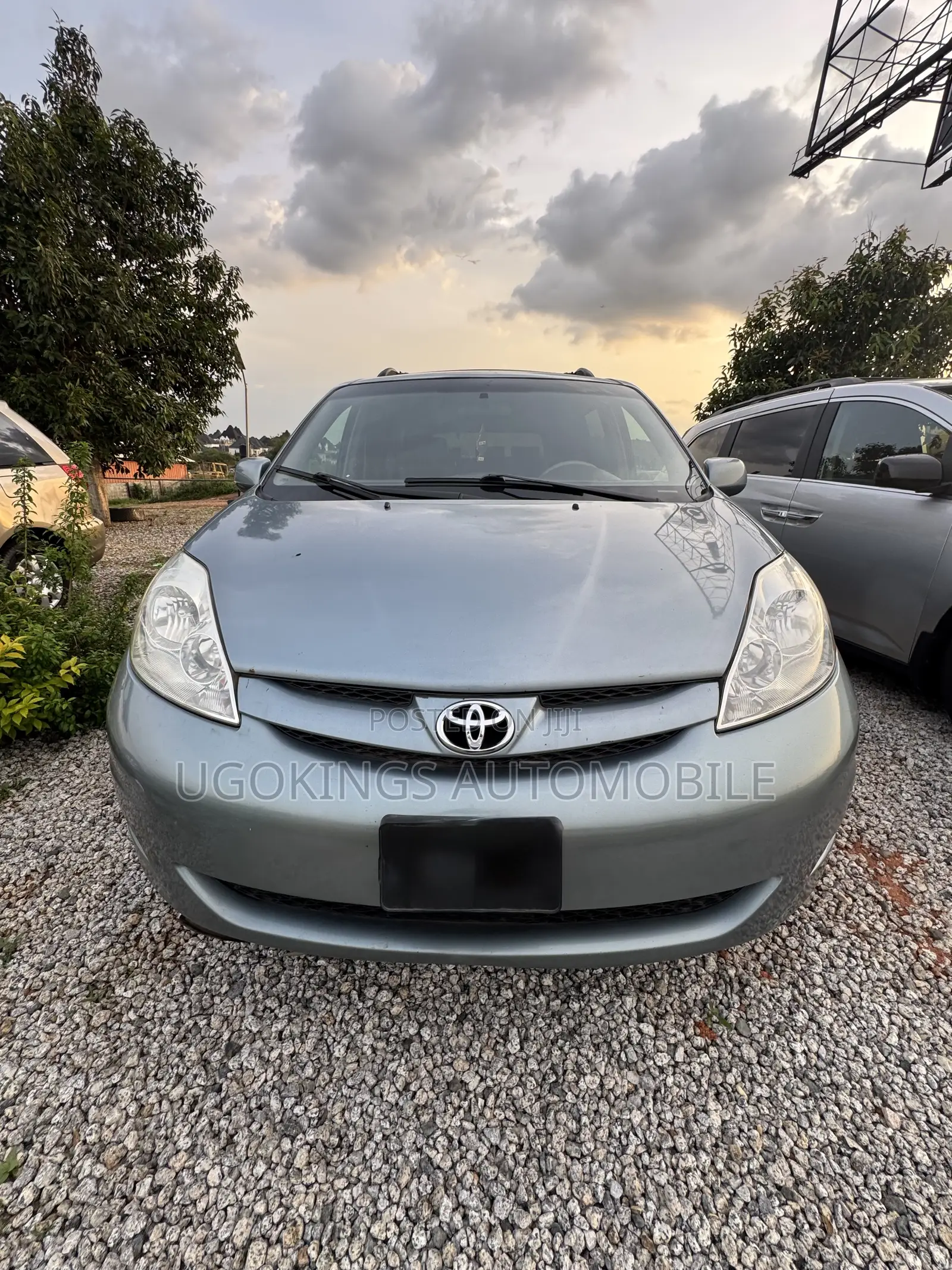Toyota Sienna XLE 7 Passenger 2010