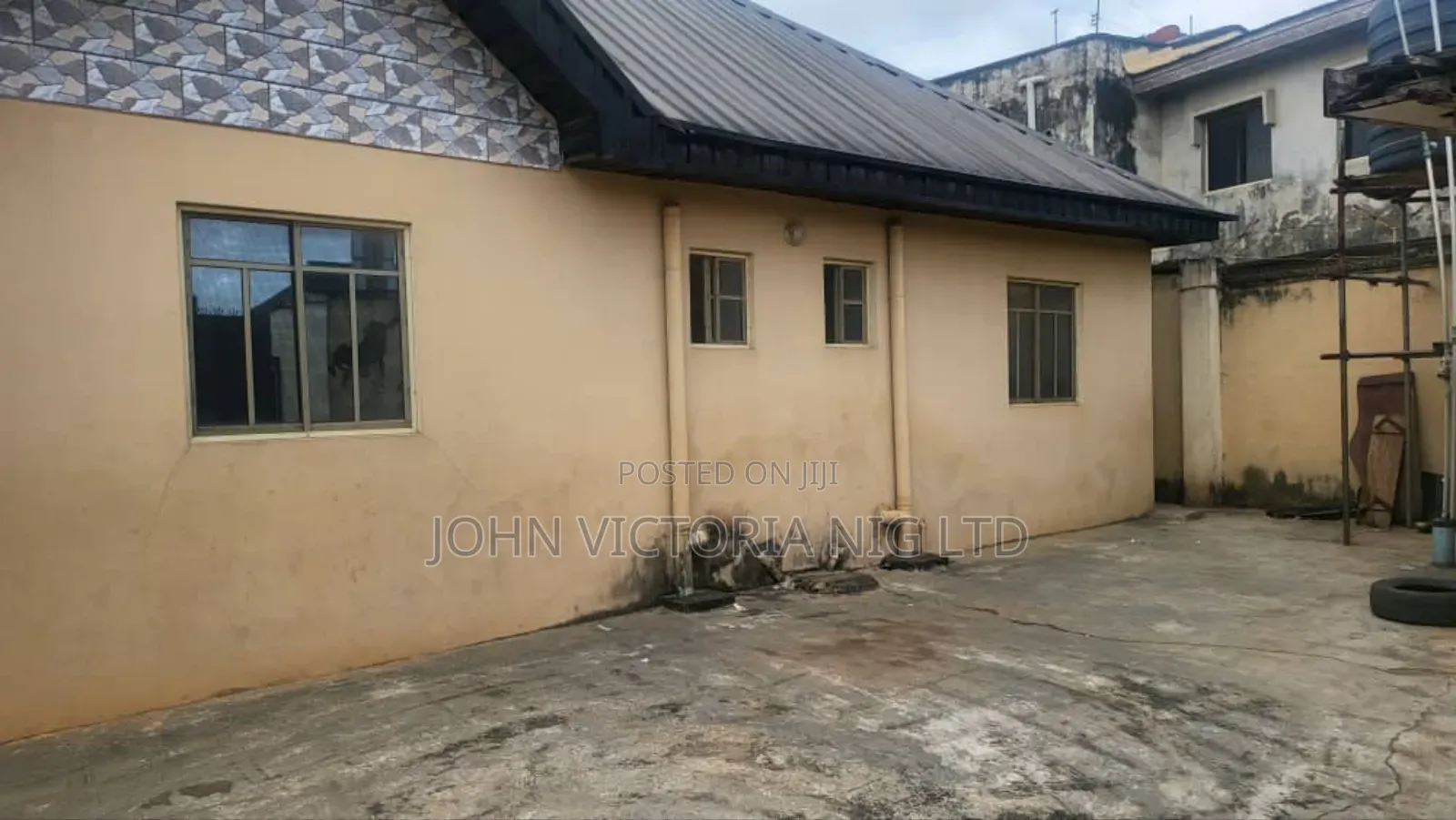 6bdrm Block of Flats in Jimoah, Ikotun/Igando for sale
