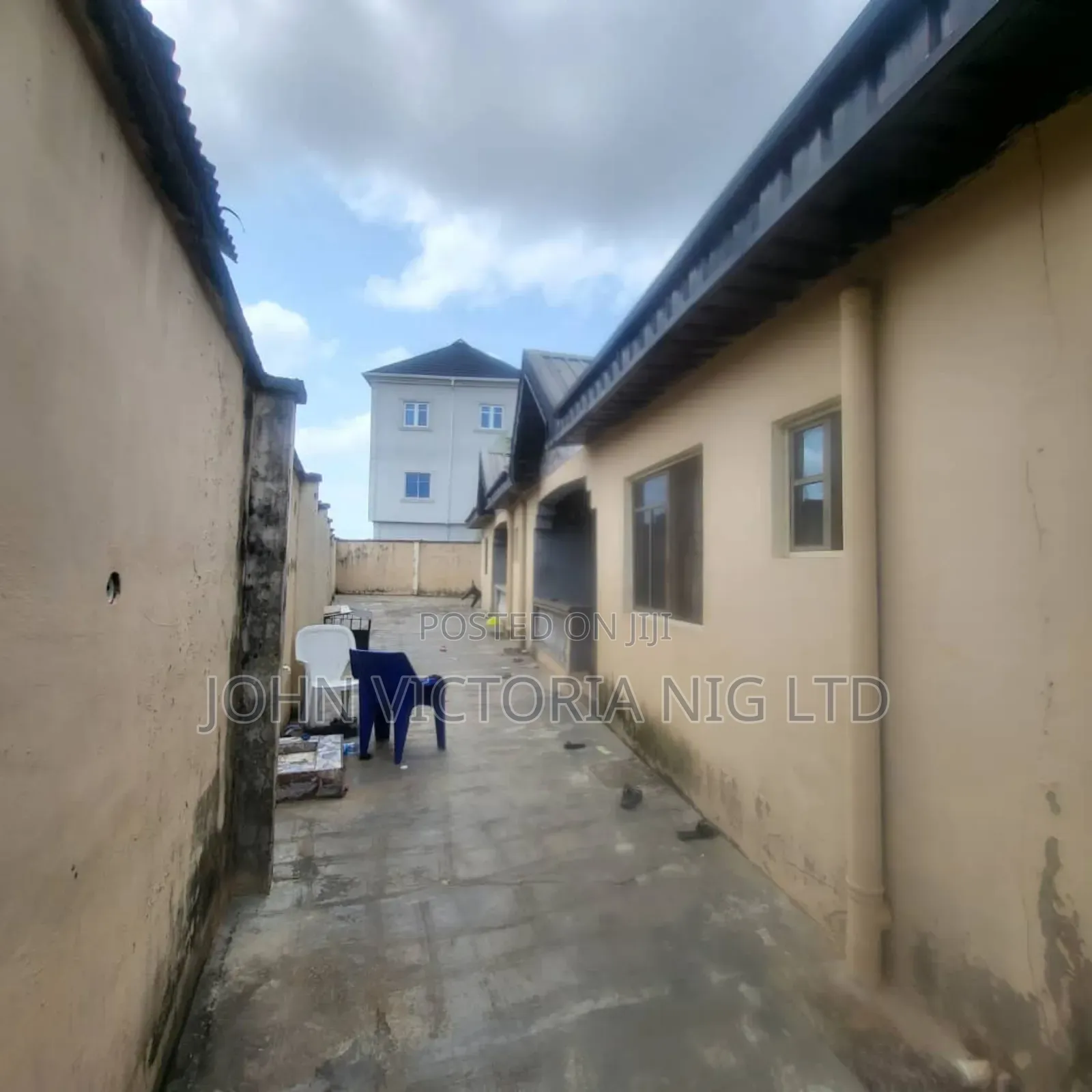 6bdrm Block of Flats in Jimoah, Ikotun/Igando for sale