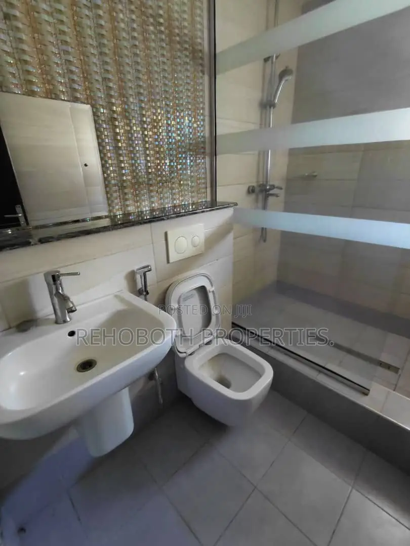 4bdrm Duplex in Adepate Estate, Idishin for rent