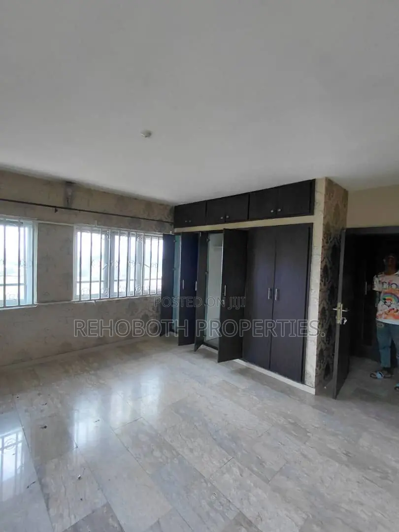 4bdrm Duplex in Adepate Estate, Idishin for rent