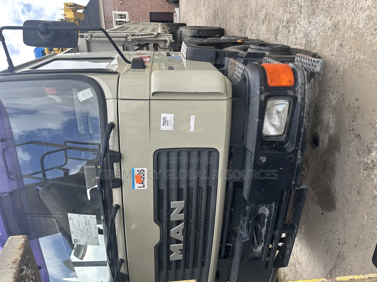 Super Solid Foreign Used 12 Tyre Man Diesel Dump Tipper Truck for Sale