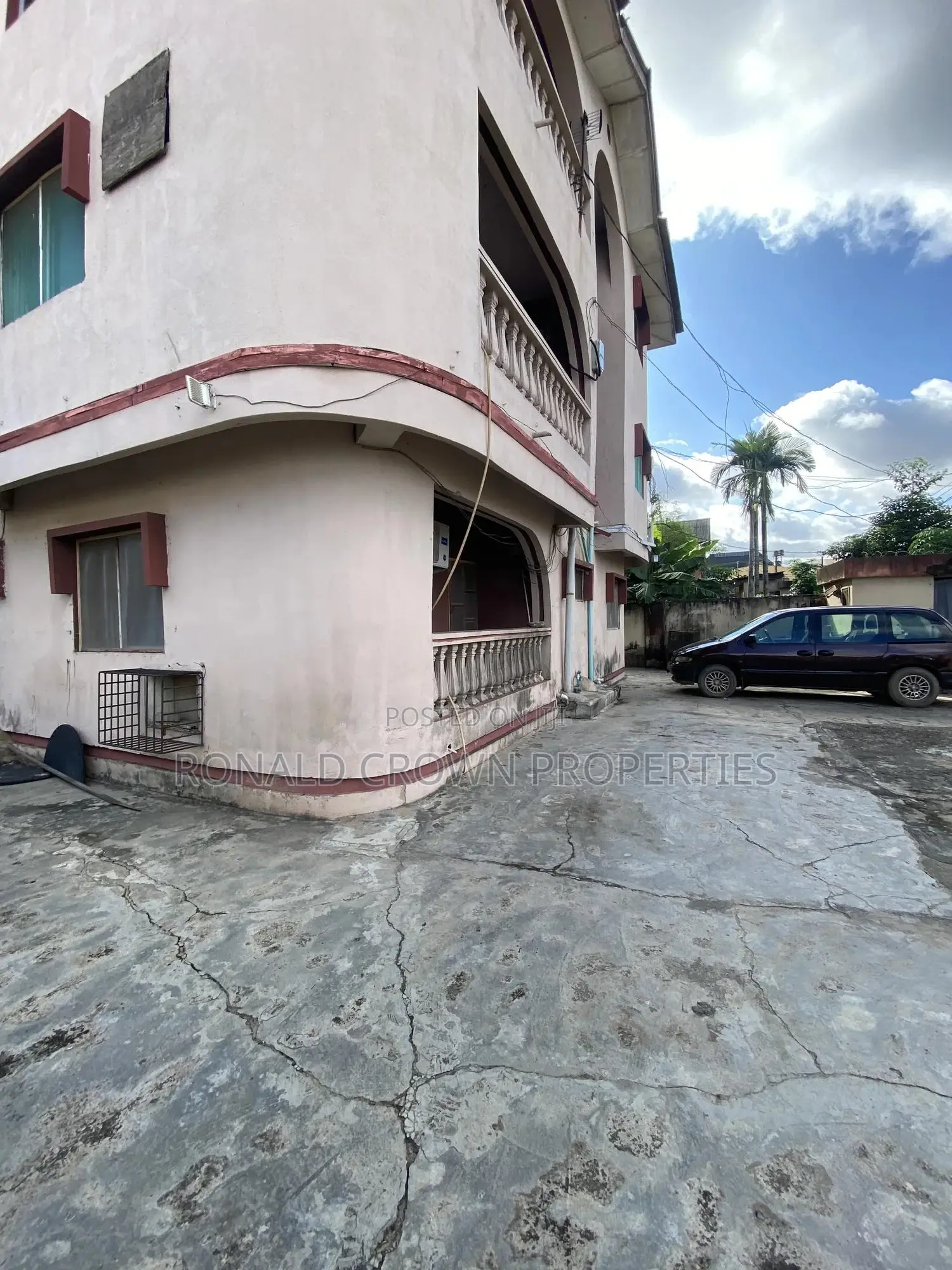3bdrm Block of Flats in Oke-Afa for sale