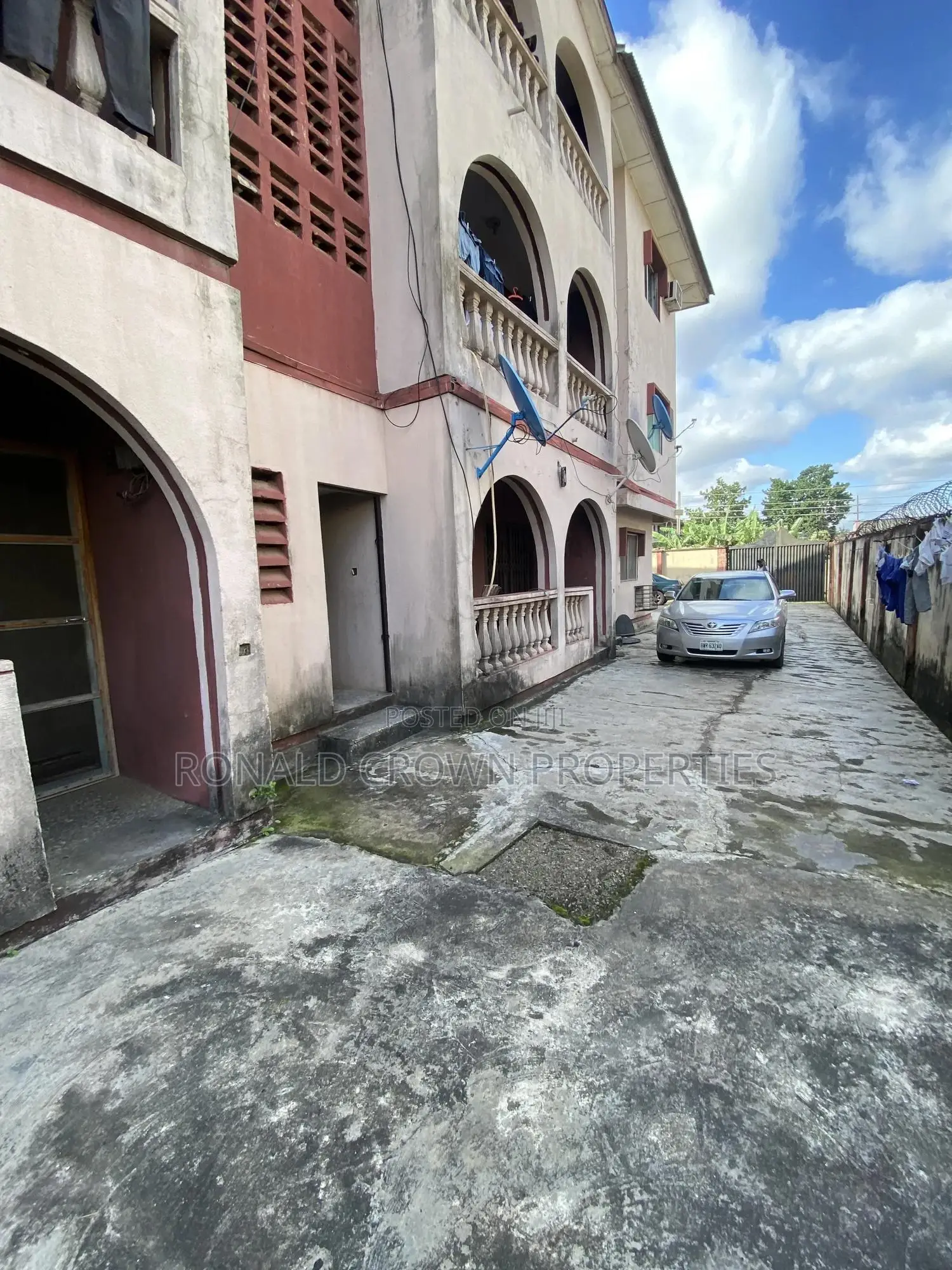 3bdrm Block of Flats in Oke-Afa for sale