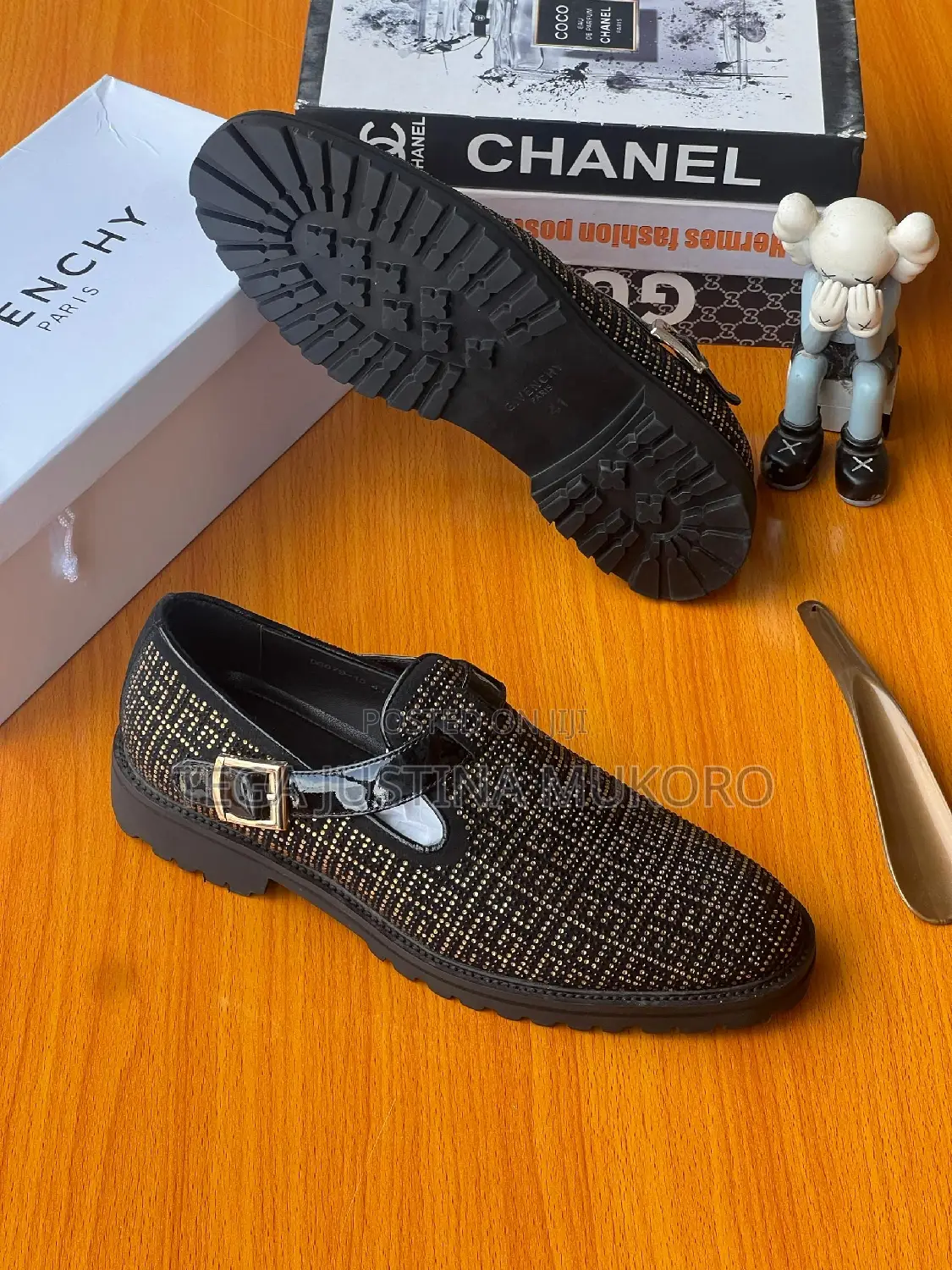 Men's Gold and Black Buckle Closure Shoe