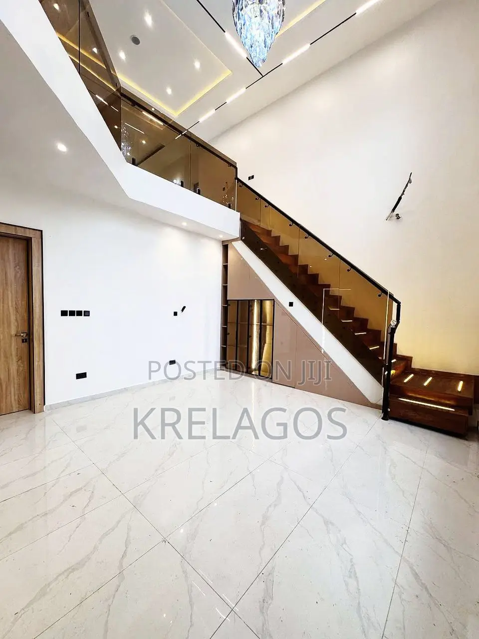 6bdrm Duplex in Chevron for sale