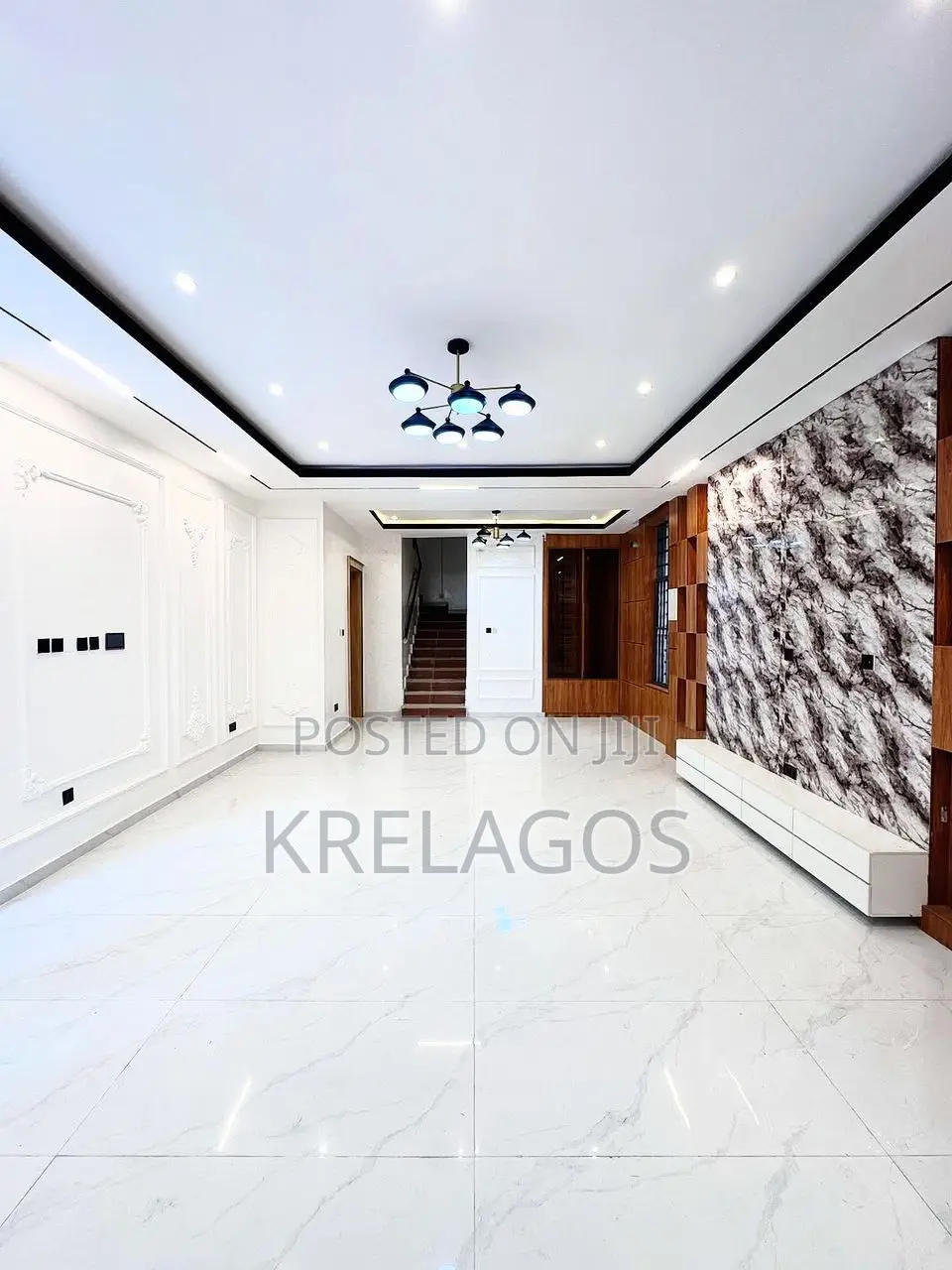 6bdrm Duplex in Chevron for sale