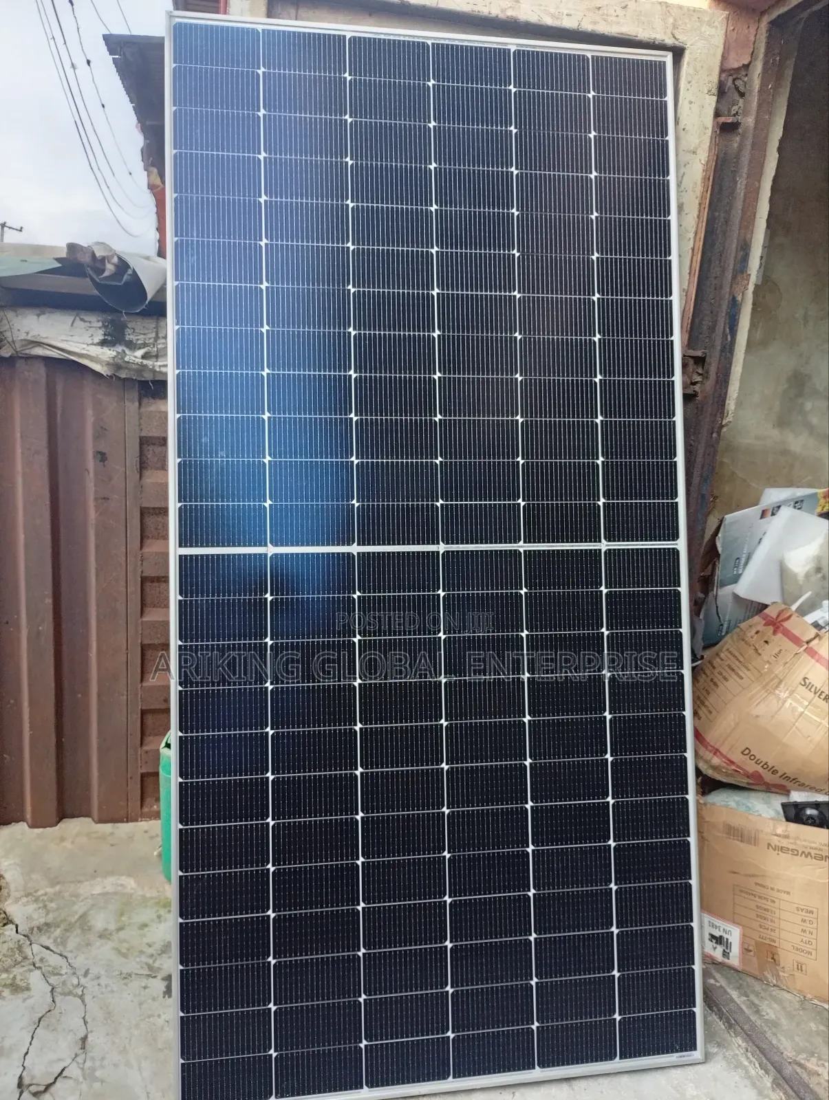 585watts Solar Panel 144 Cell