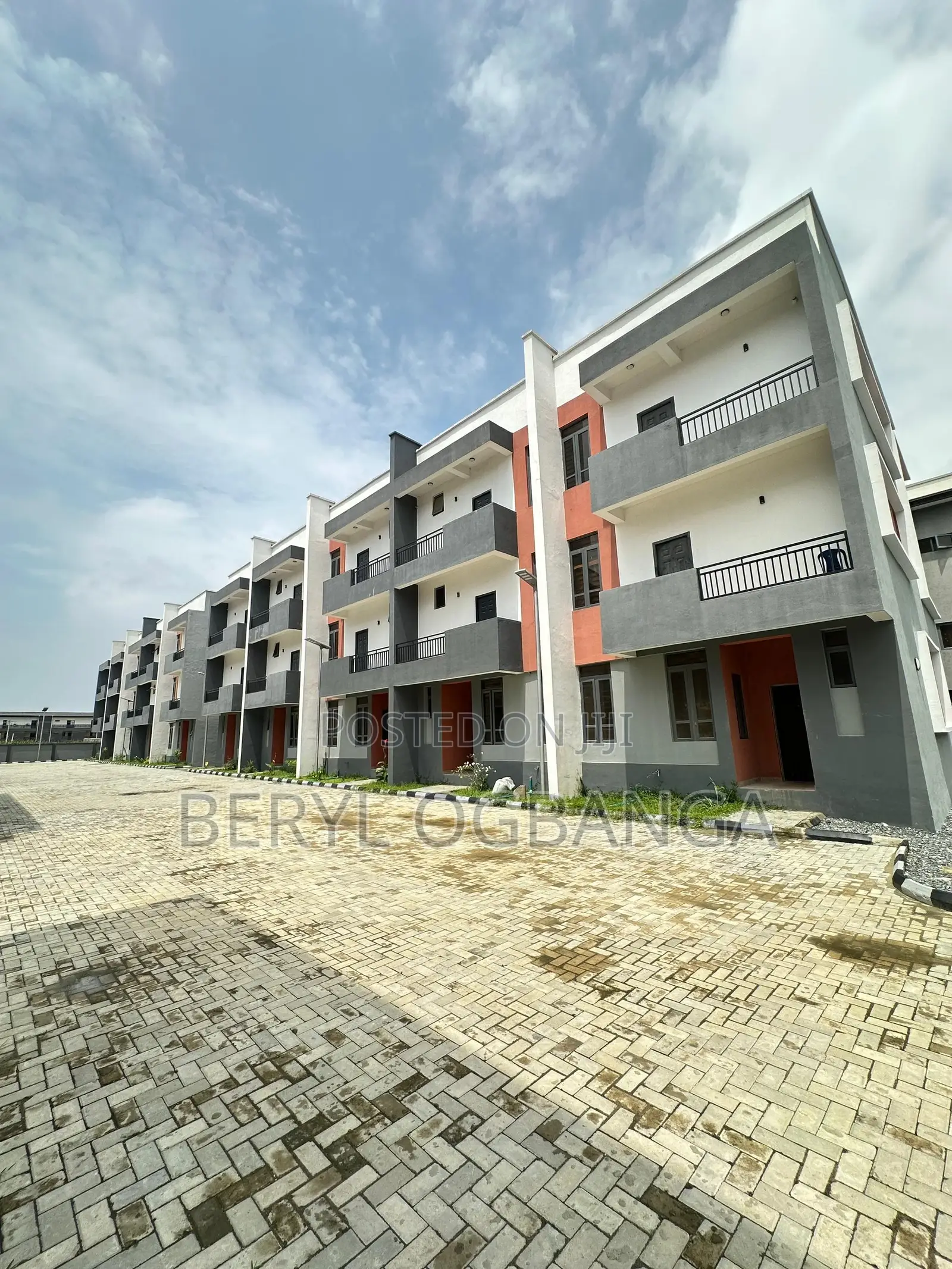 4bdrm Townhouse/Terrace in Ikate for sale