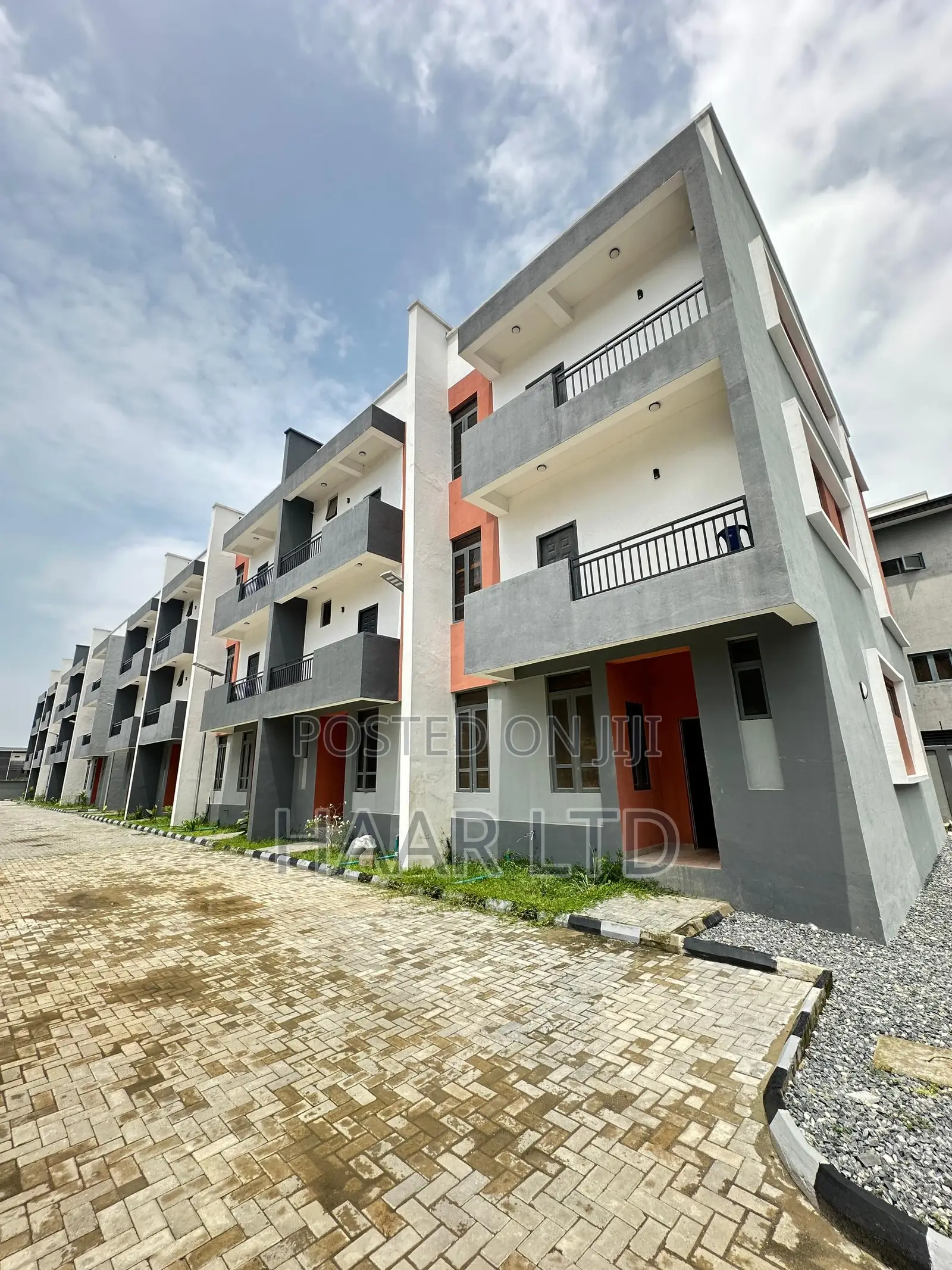 4bdrm Townhouse/Terrace in Ikate for sale