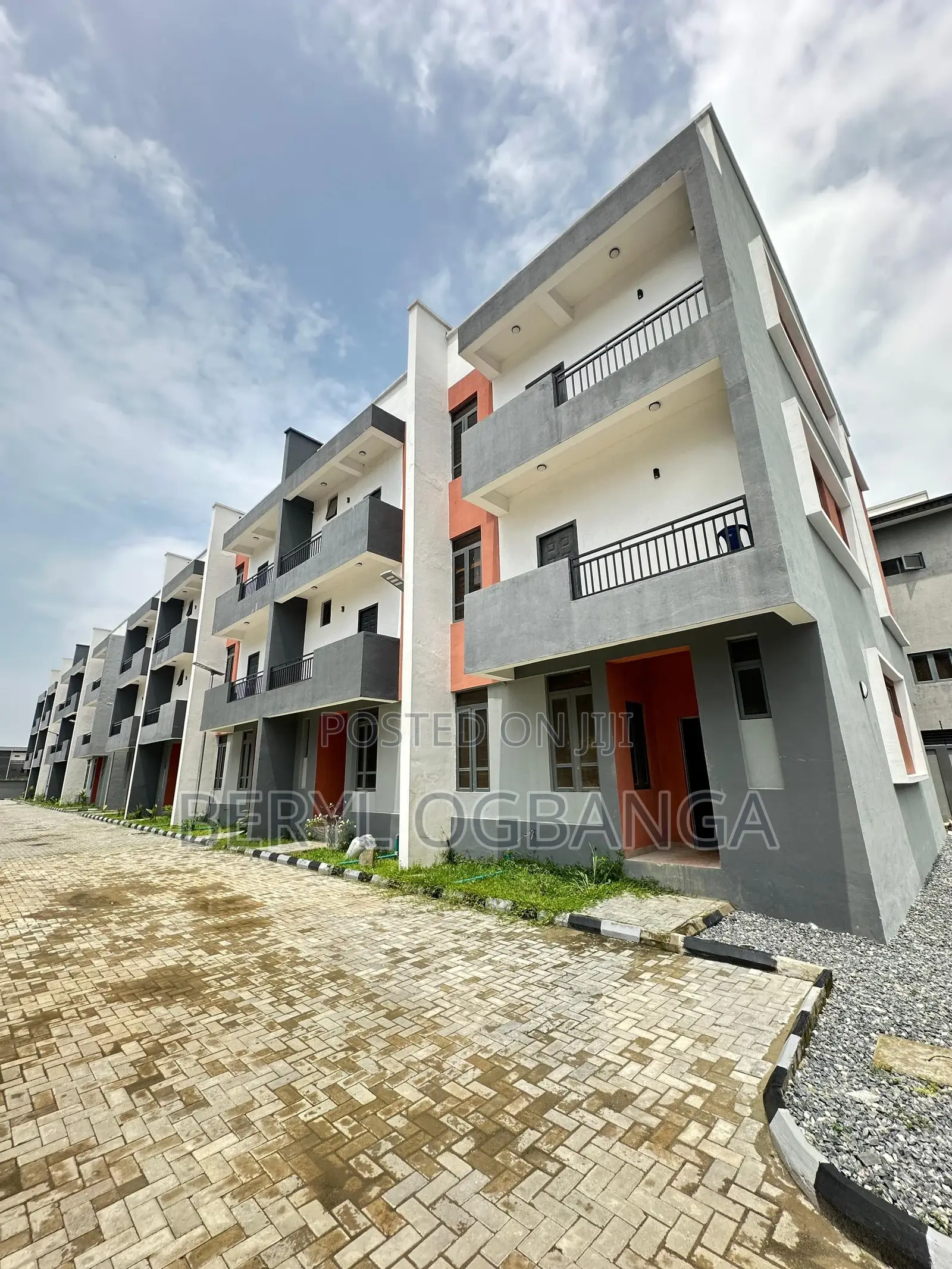 4bdrm Townhouse/Terrace in Ikate for sale