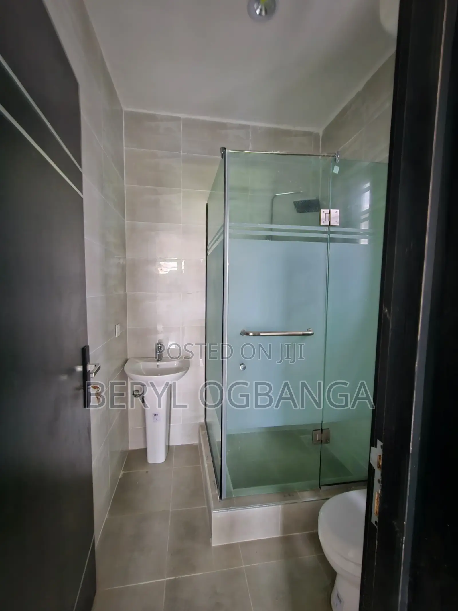 5bdrm Townhouse/Terrace in Ikate for sale
