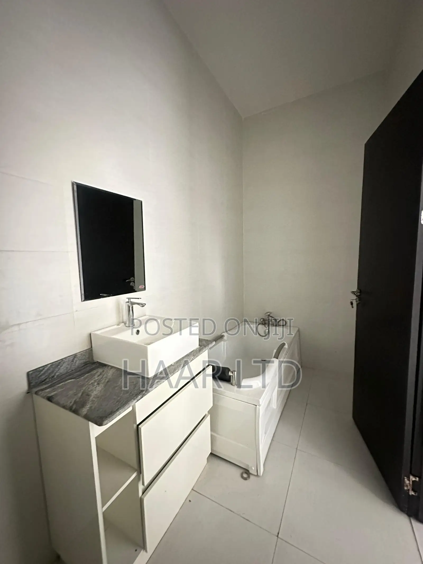 4bdrm Townhouse/Terrace in Lekki Phase 2 for sale