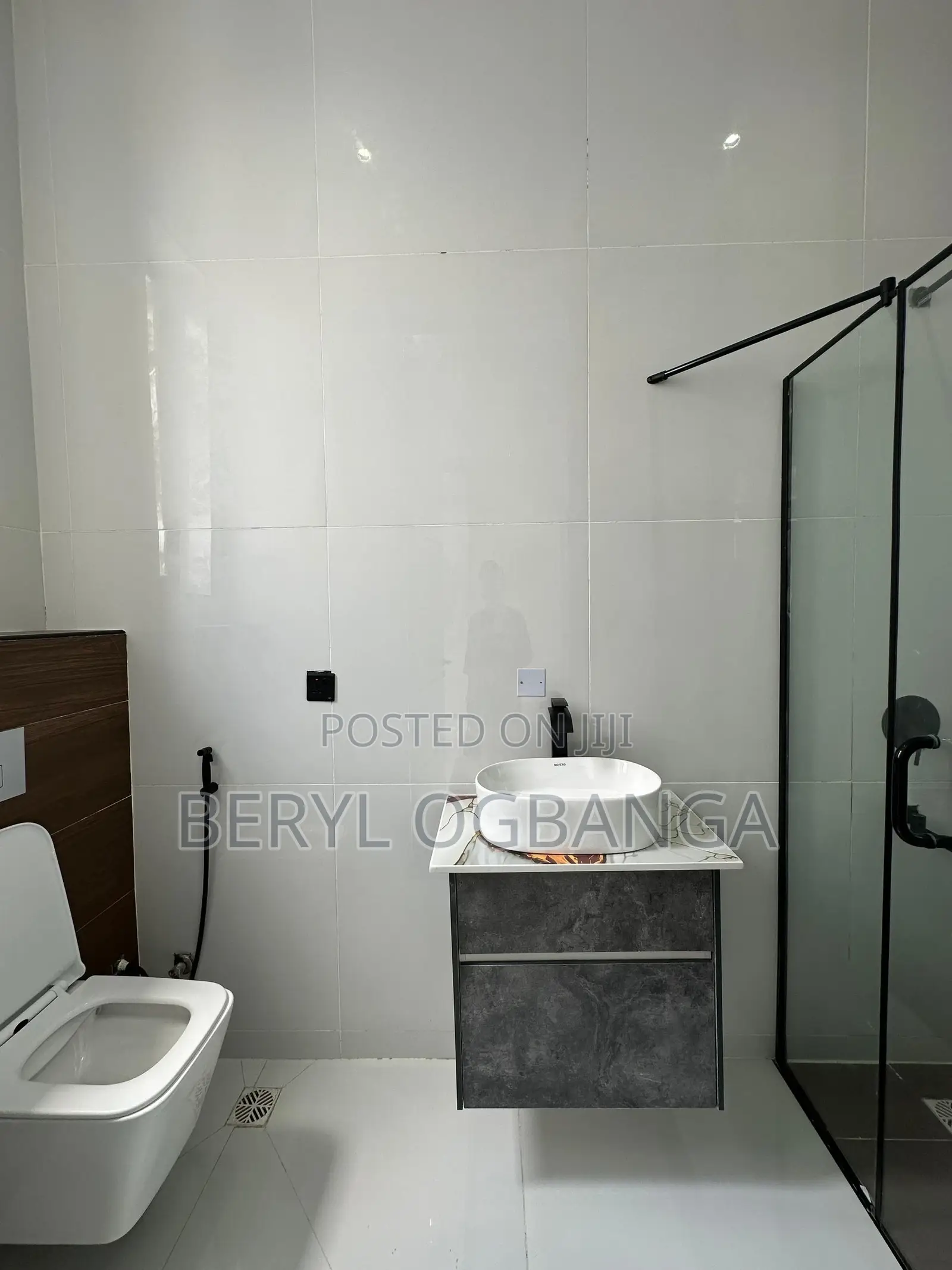5bdrm Duplex in Lekki Phase 2 for sale