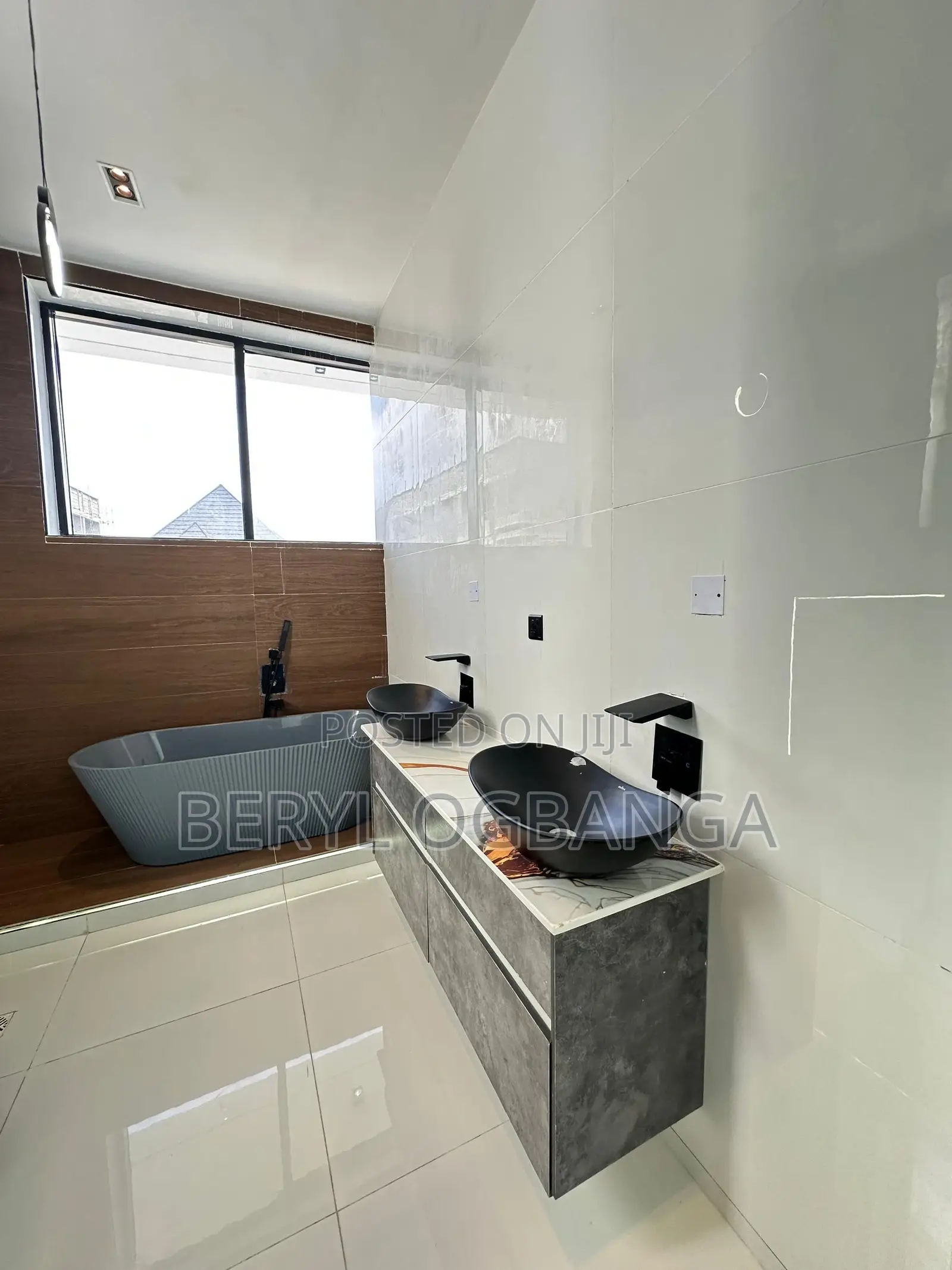 5bdrm Duplex in Lekki Phase 2 for sale
