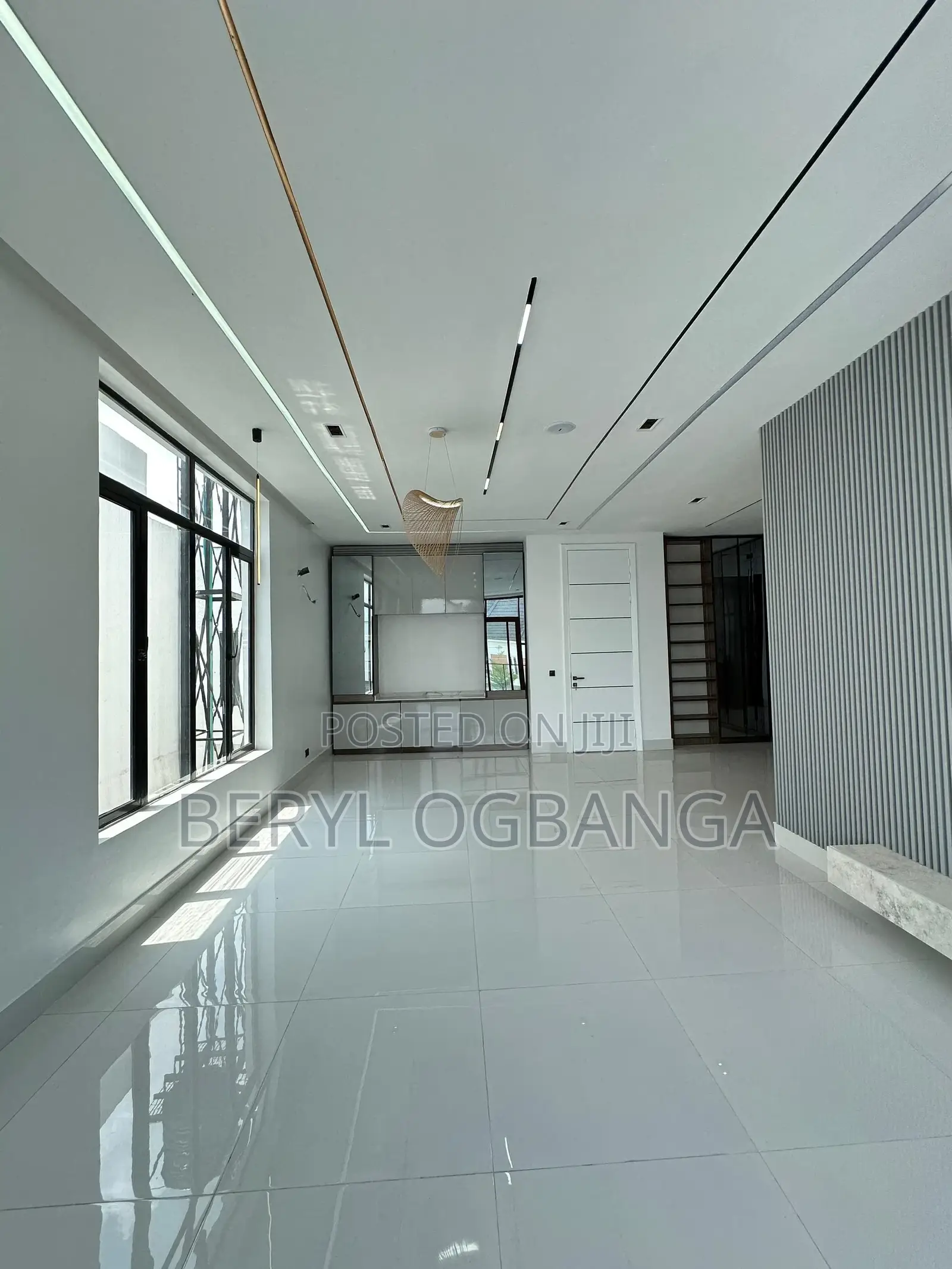 5bdrm Duplex in Lekki Phase 2 for sale