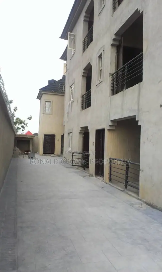 3bdrm Block of Flats in Ago Palace for sale