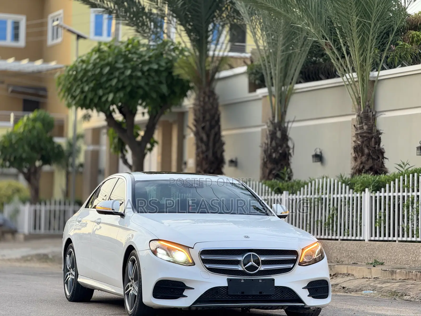 Mercedes-Benz E300 2019 White