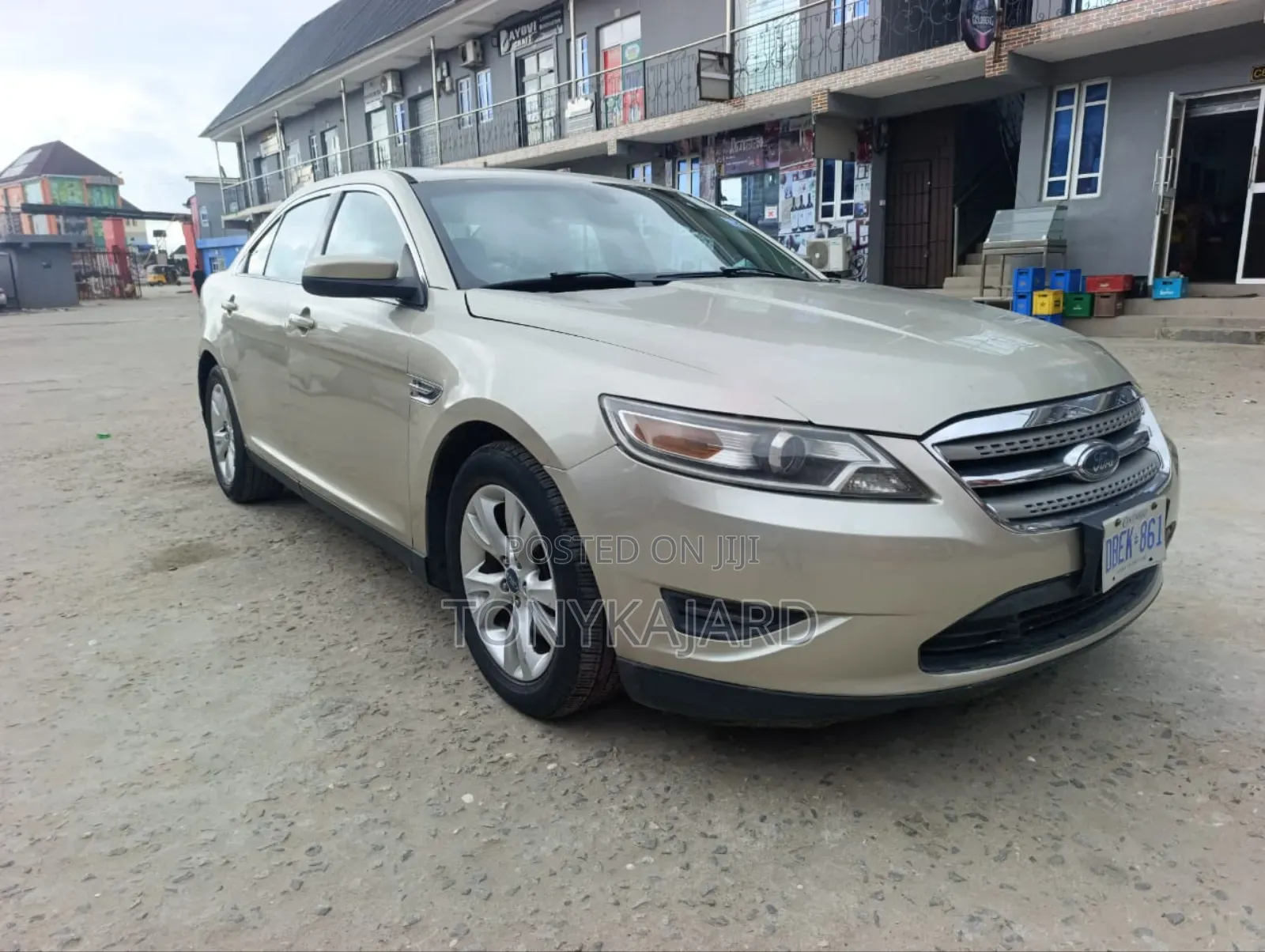 Ford Taurus 2010 Gold