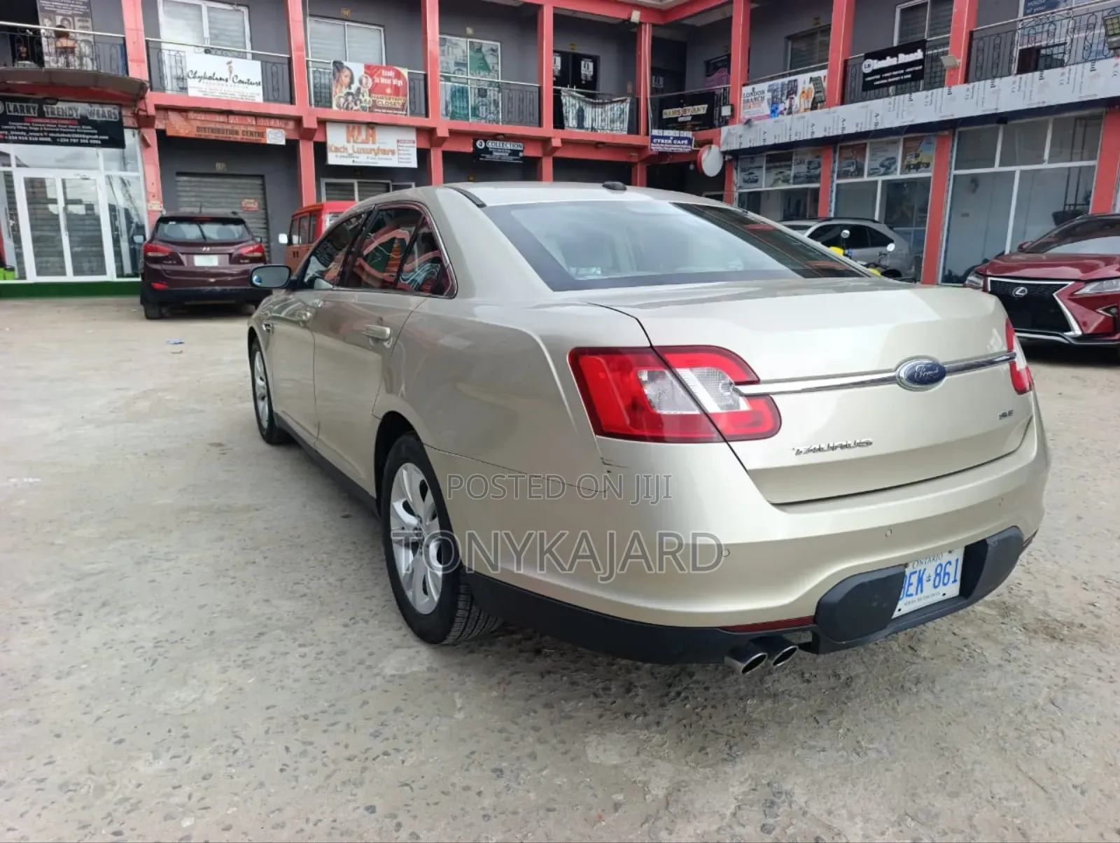 Ford Taurus 2010 Gold