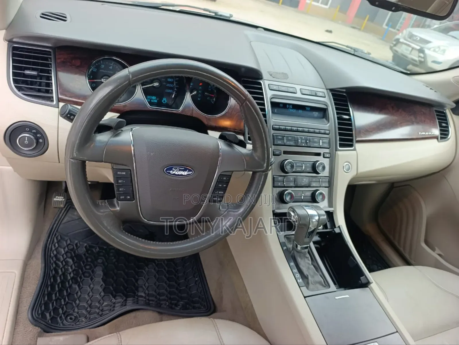 Ford Taurus 2010 Gold