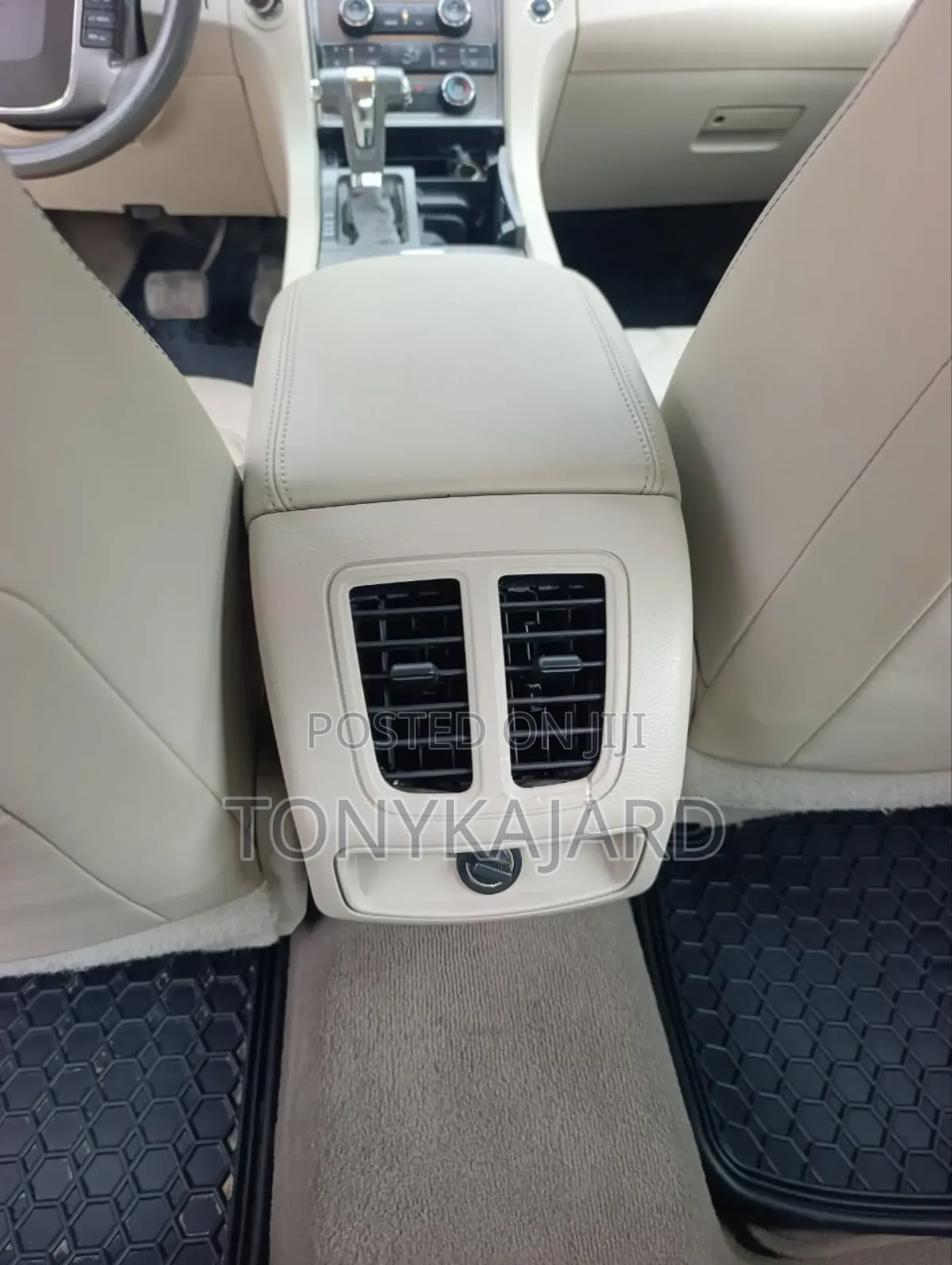 Ford Taurus 2010 Gold
