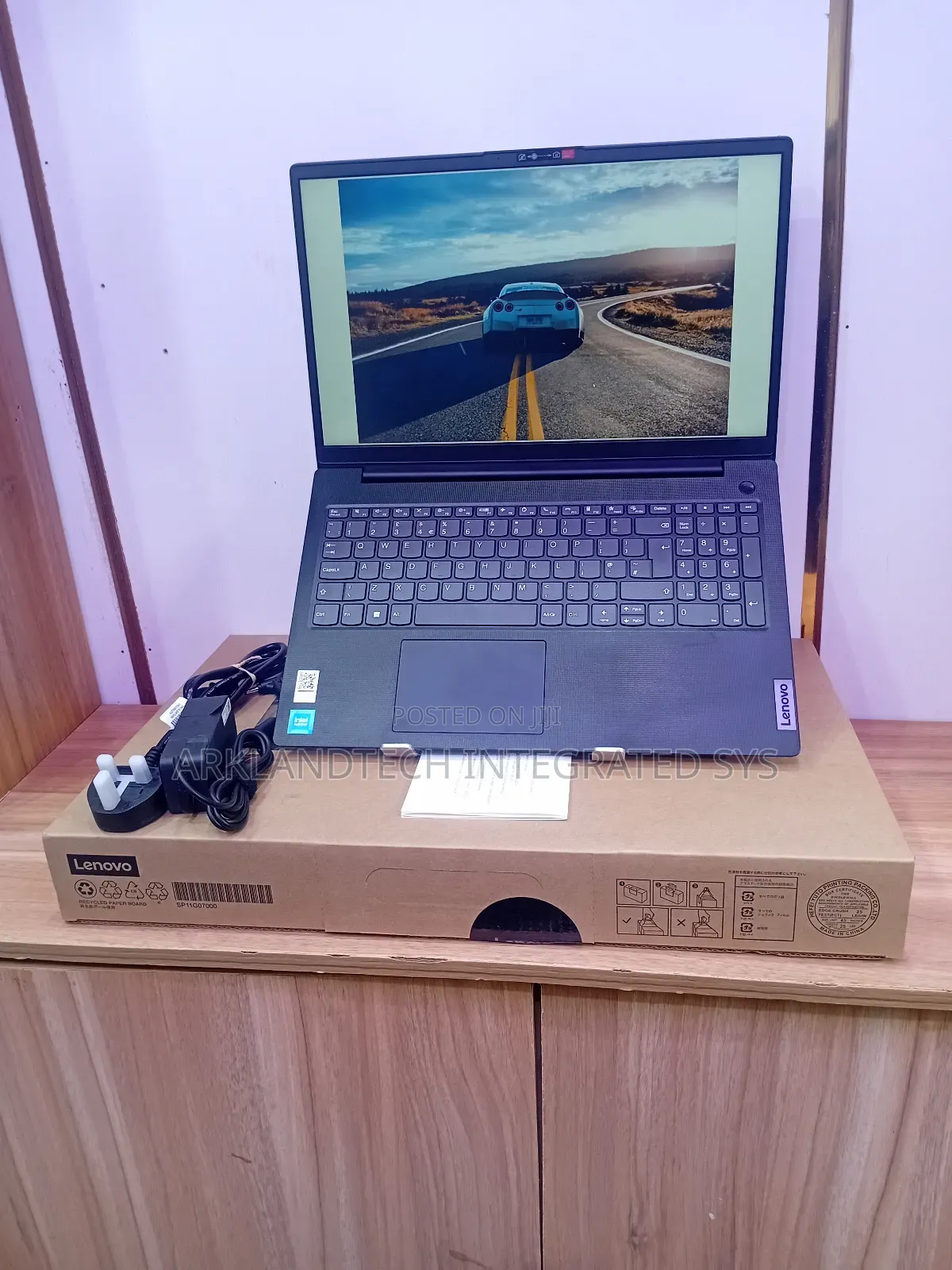 New Laptop Lenovo IdeaPad U310 8GB Intel Celeron SSD 512GB