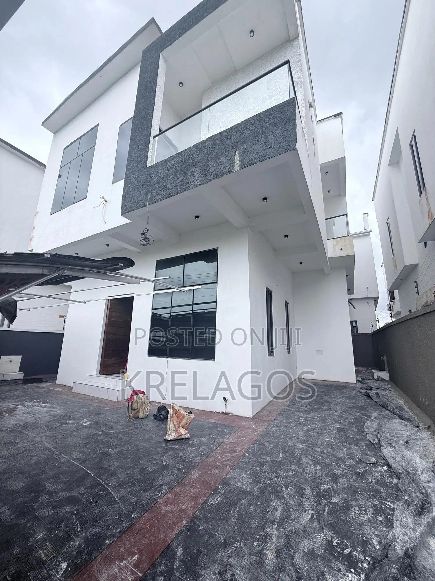 4bdrm Duplex in Off Lekki-Epe Expressway for sale