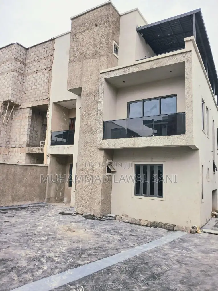 4bdrm Duplex in Ochacho Estate, Life Camp for sale