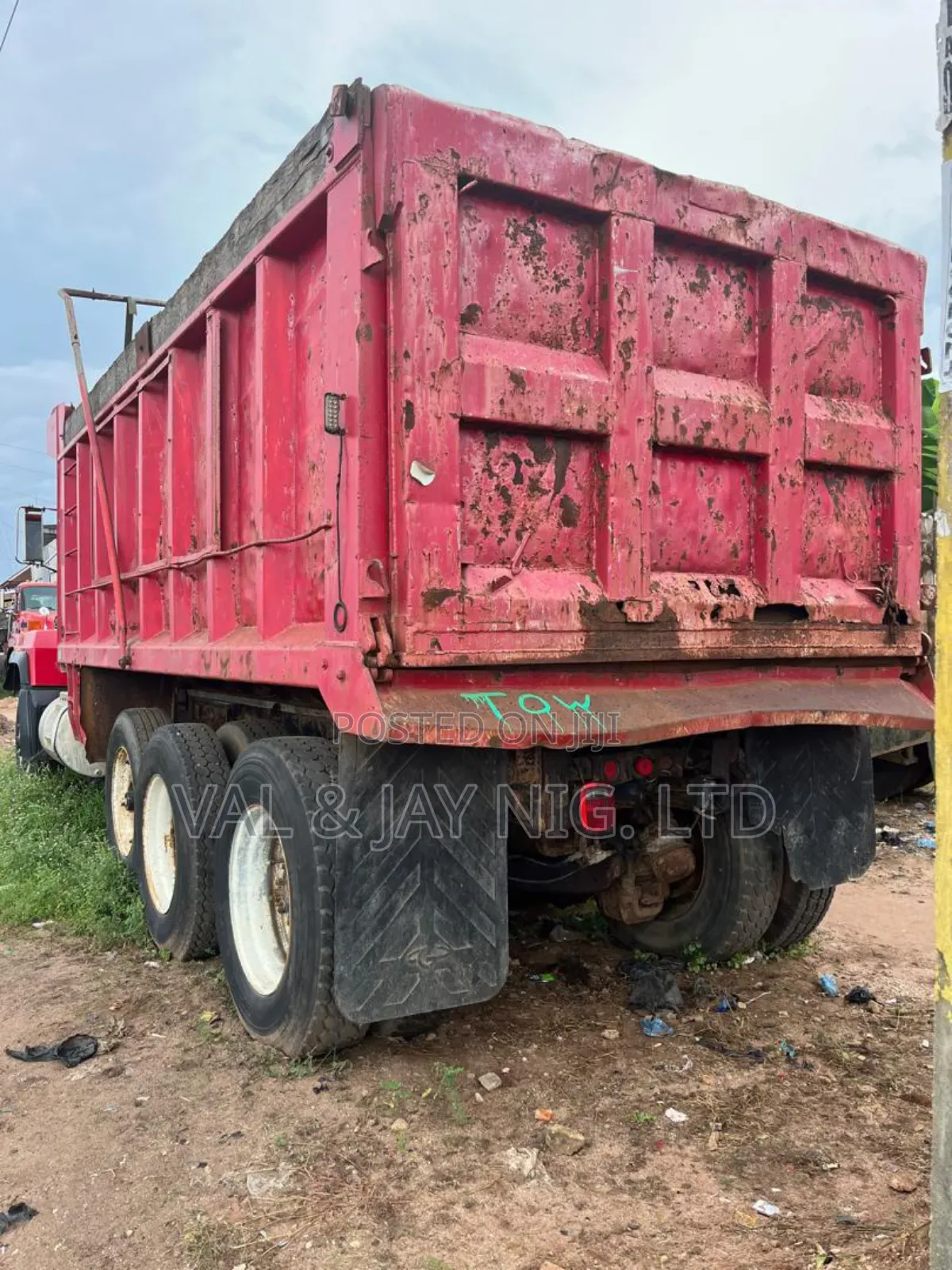 Mack Ch 12 Tyres Tipper Truck 24 Valve - Foreign Use