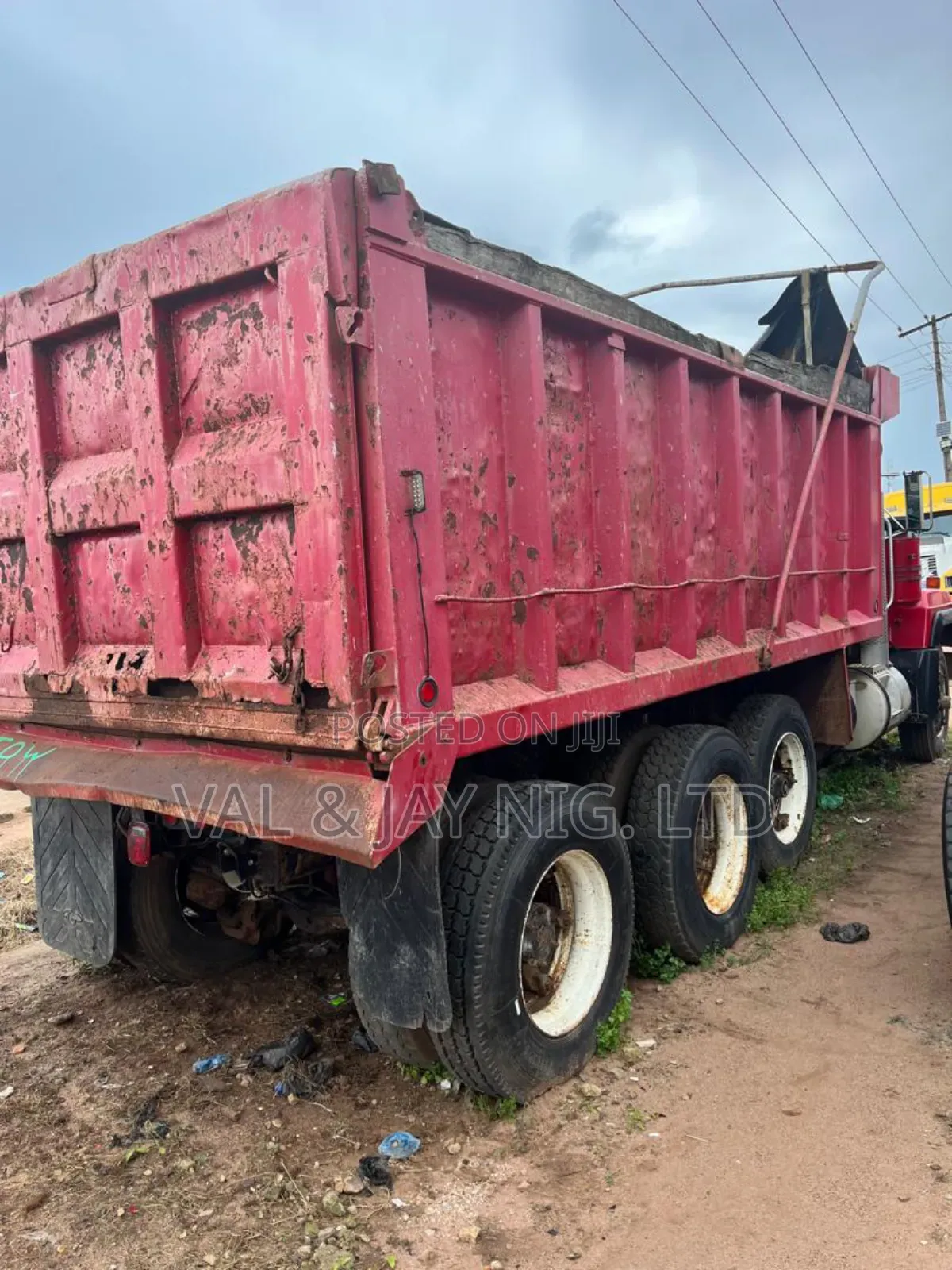 Mack Ch 12 Tyres Tipper Truck 24 Valve - Foreign Use