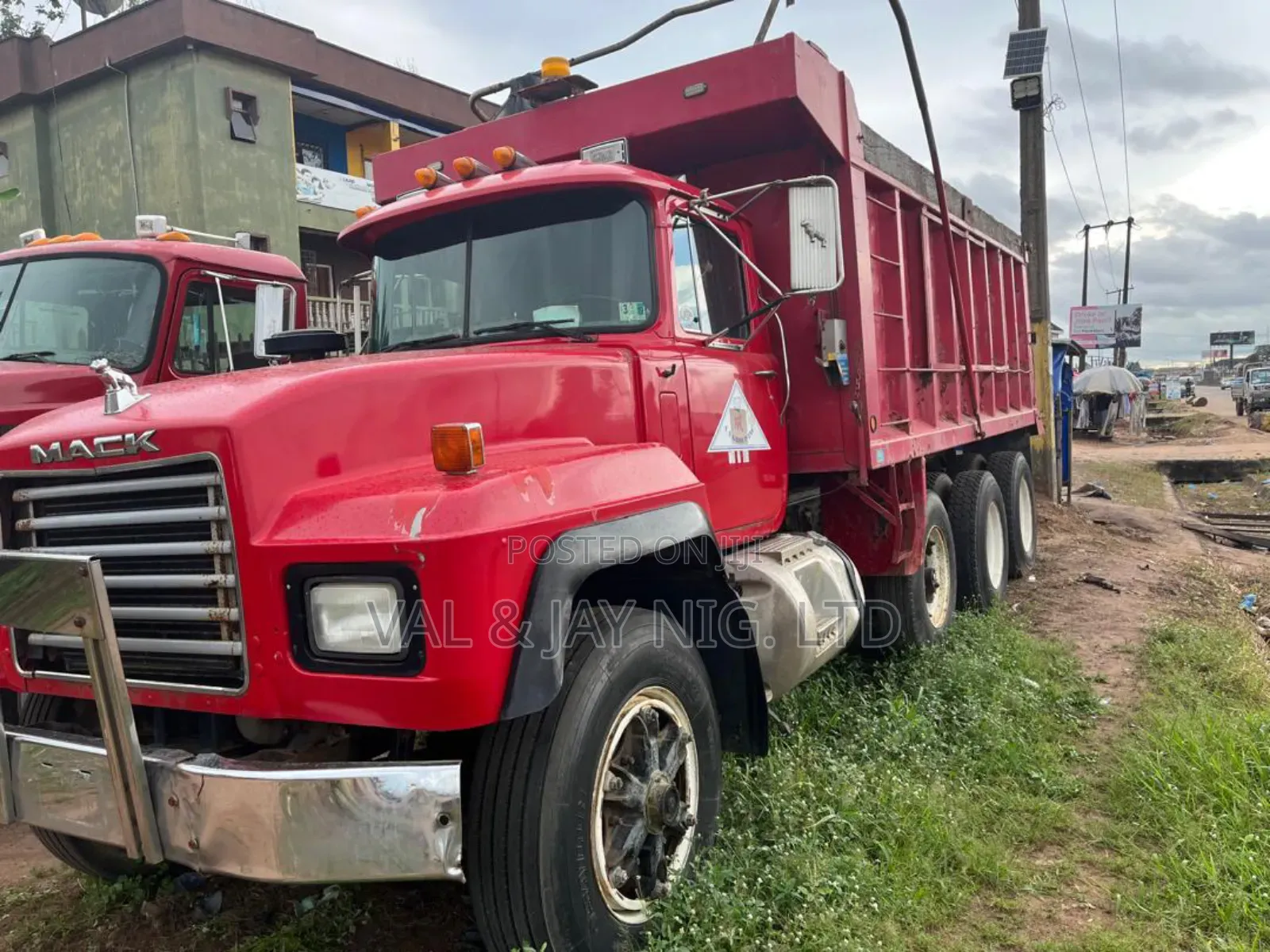 Mack Ch 12 Tyres Tipper Truck 24 Valve - Foreign Use