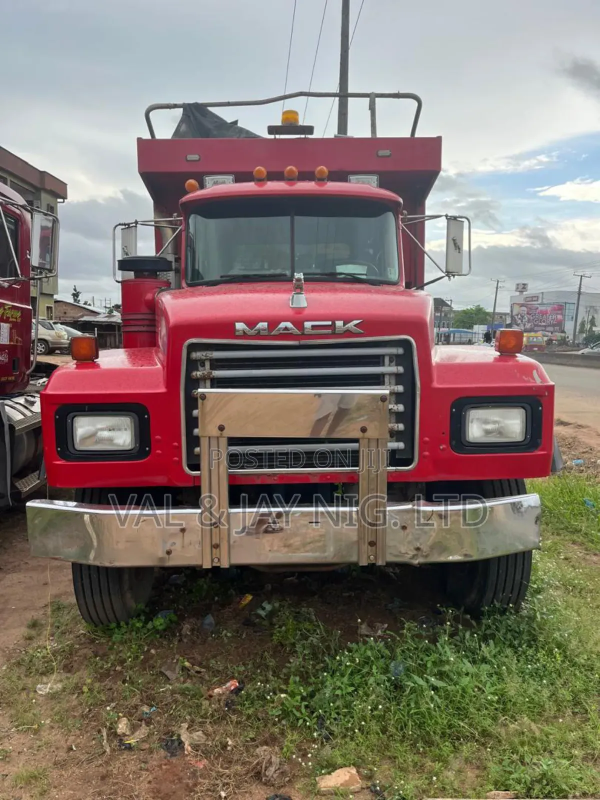 Mack Ch 12 Tyres Tipper Truck 24 Valve - Foreign Use