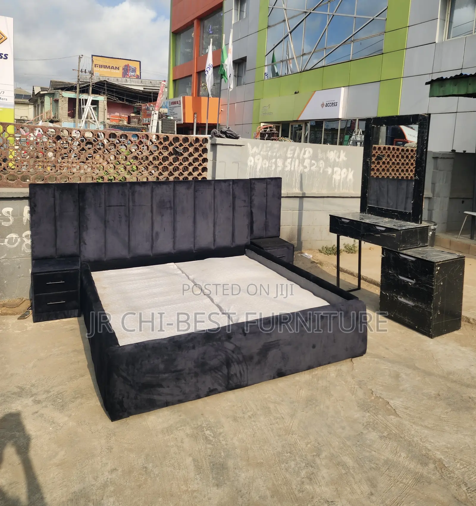 Highly Manufactured Upholstery 6 by 6 Padded Wooden Bedframe