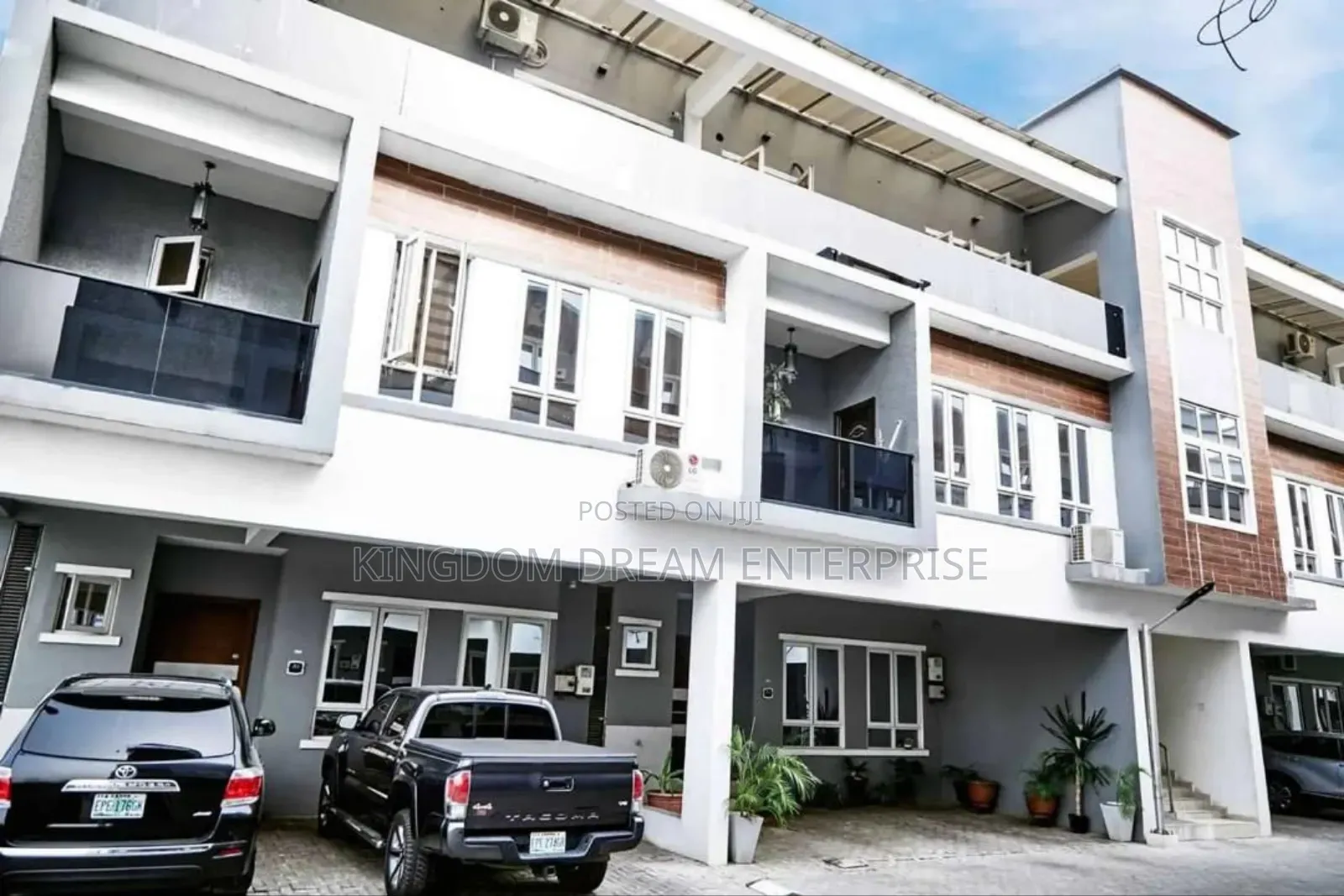 3bdrm Duplex in Victoria Bay 3 Ikate for sale