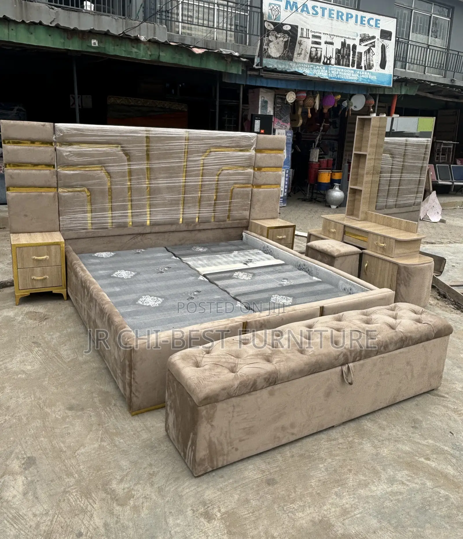 Precisely Crafted 6 by 6 Padded Wooden Bedframe Upholstery Set