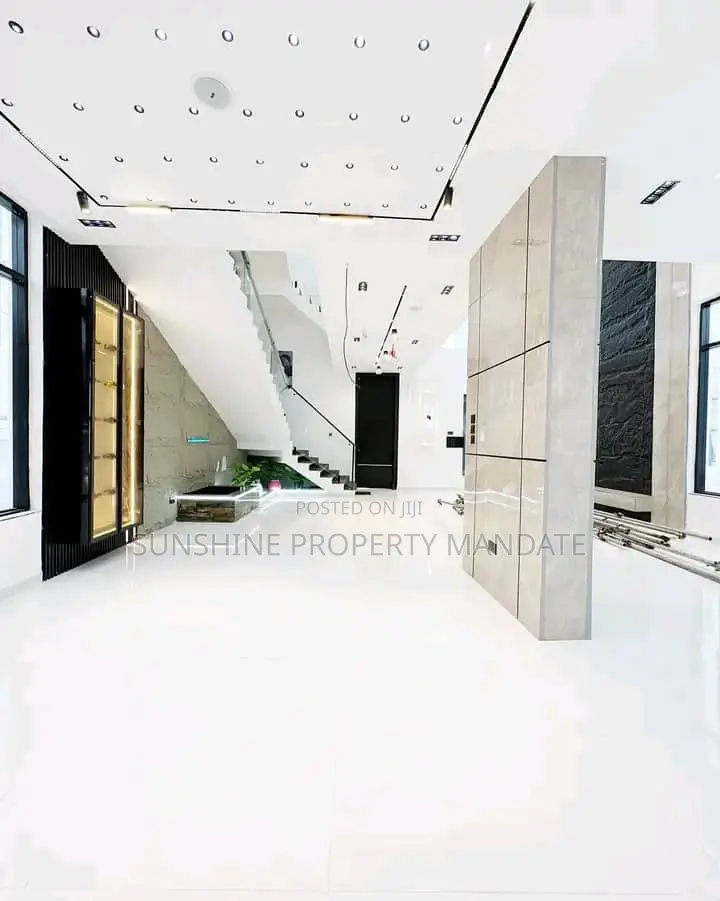 5bdrm Duplex in Lagos Chevron for sale