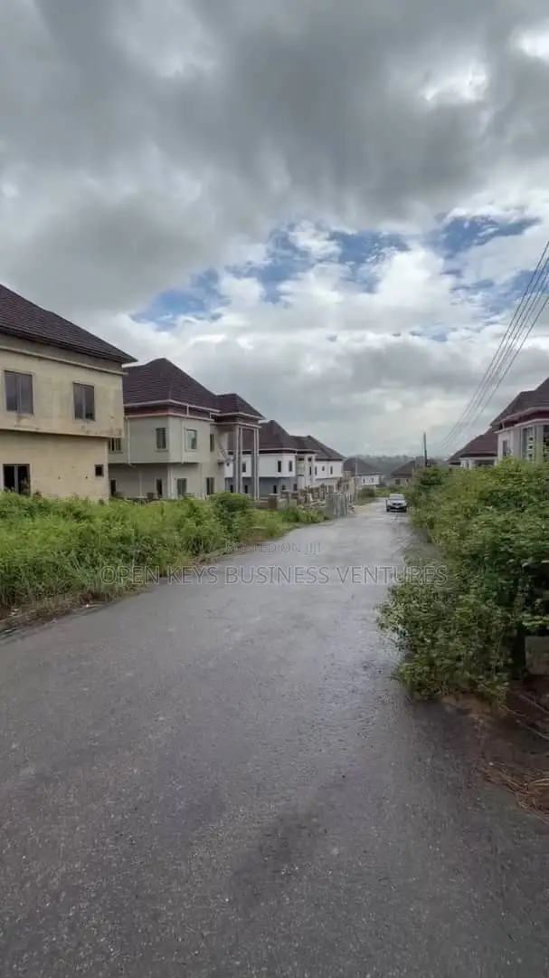450sqm Residential Plot in an Estate